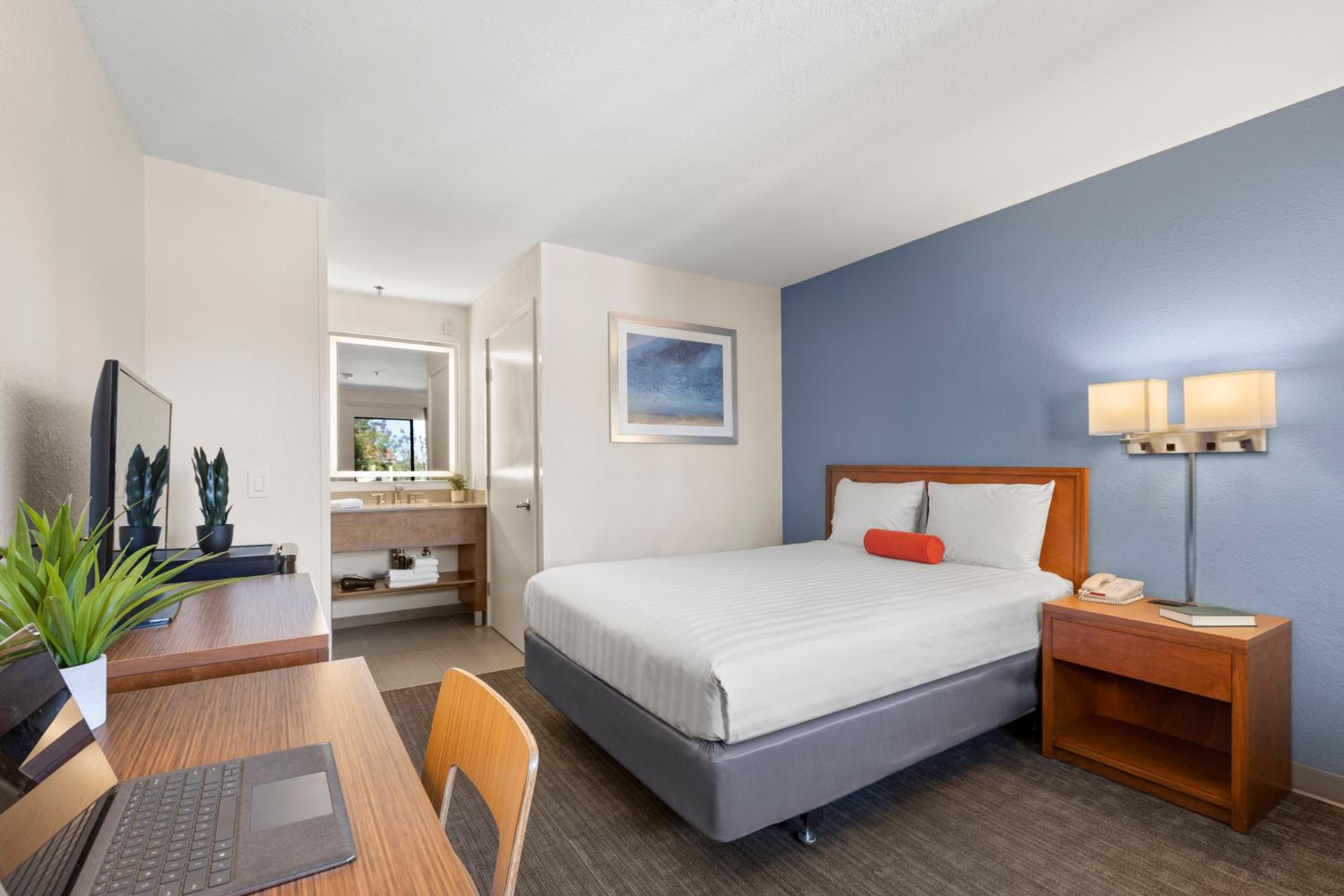 Deluxe Queen Room - Photo 4