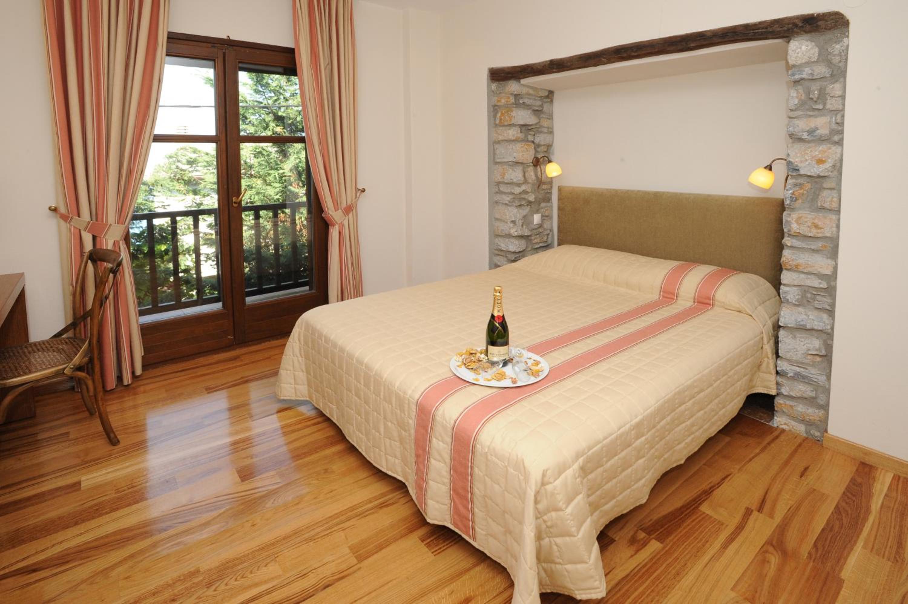 Two-Bedroom Suite - Photo 3