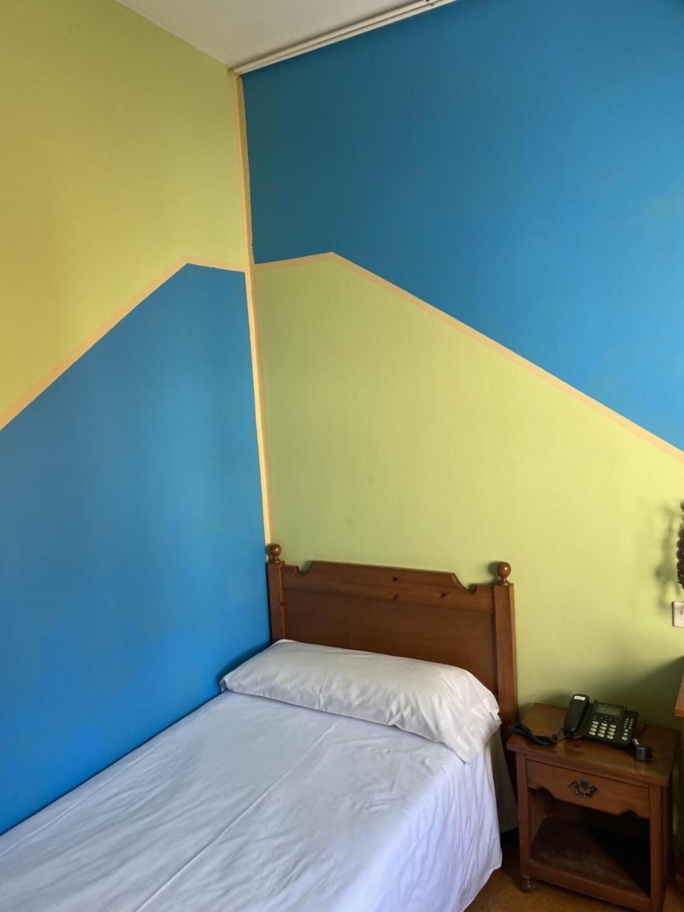 Single Room photo 2