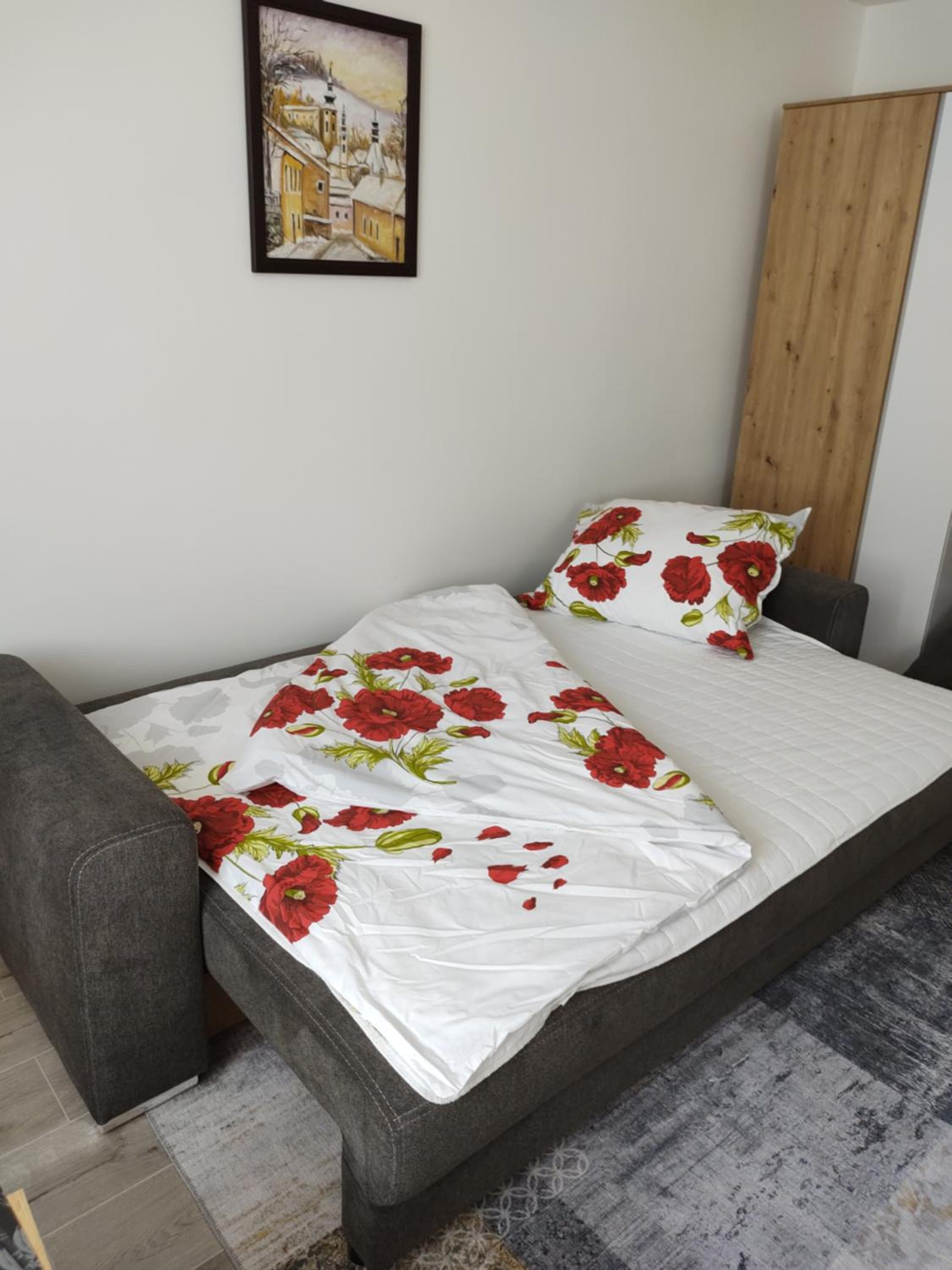 One-Bedroom Apartment - Photo 7