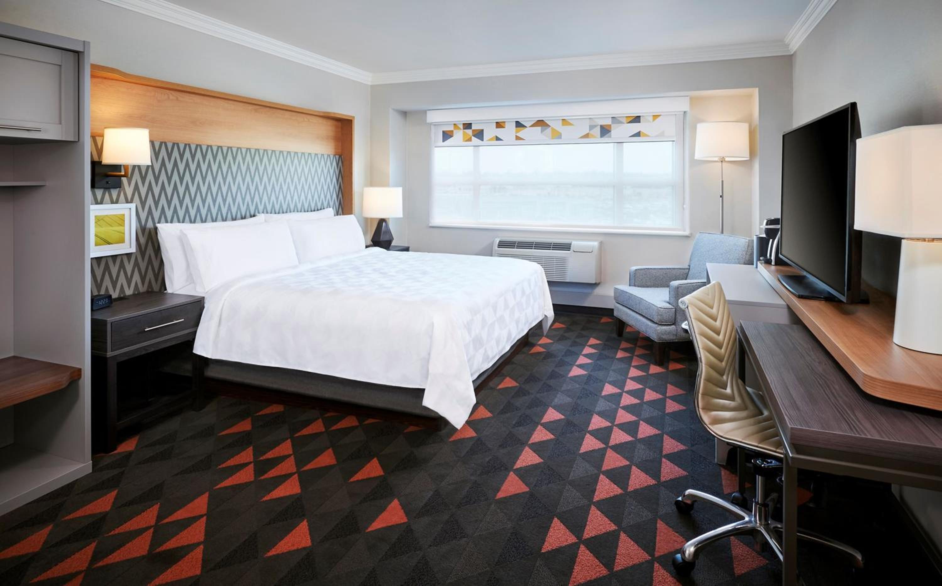 Standard King Room with Mobility Accessible Tub - Photo 1