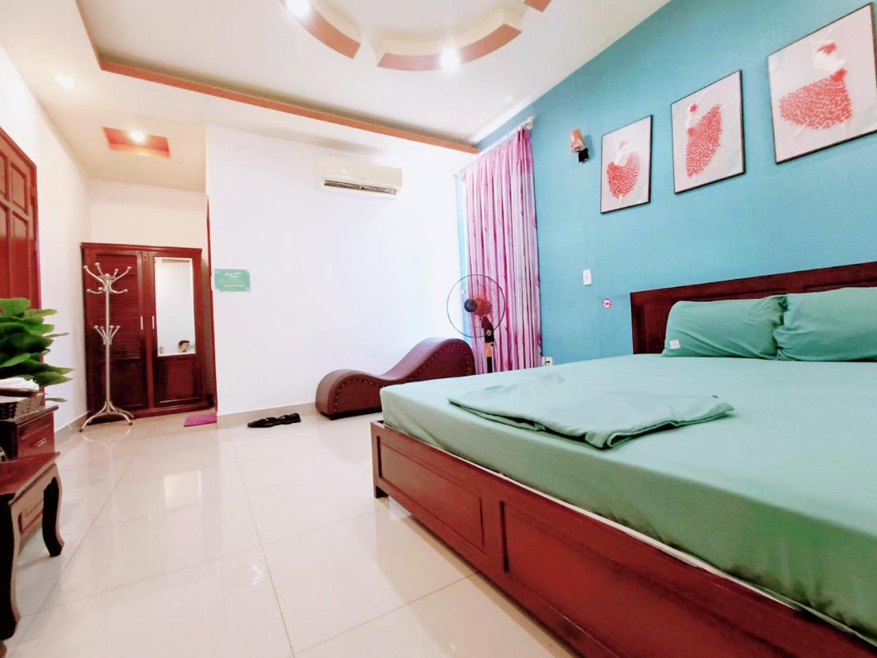 Standard King Room photo 3