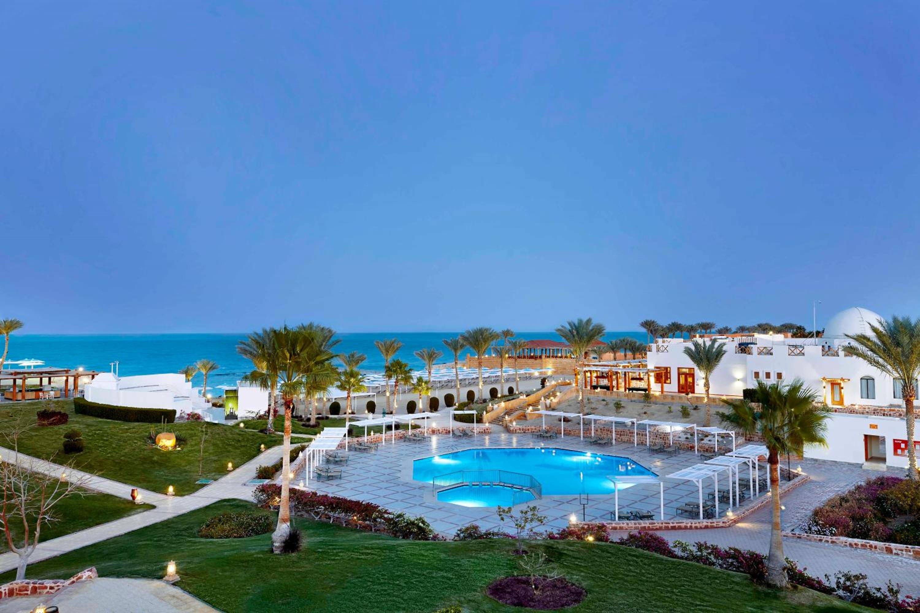 Standard, King or Twin Bed, Pool View