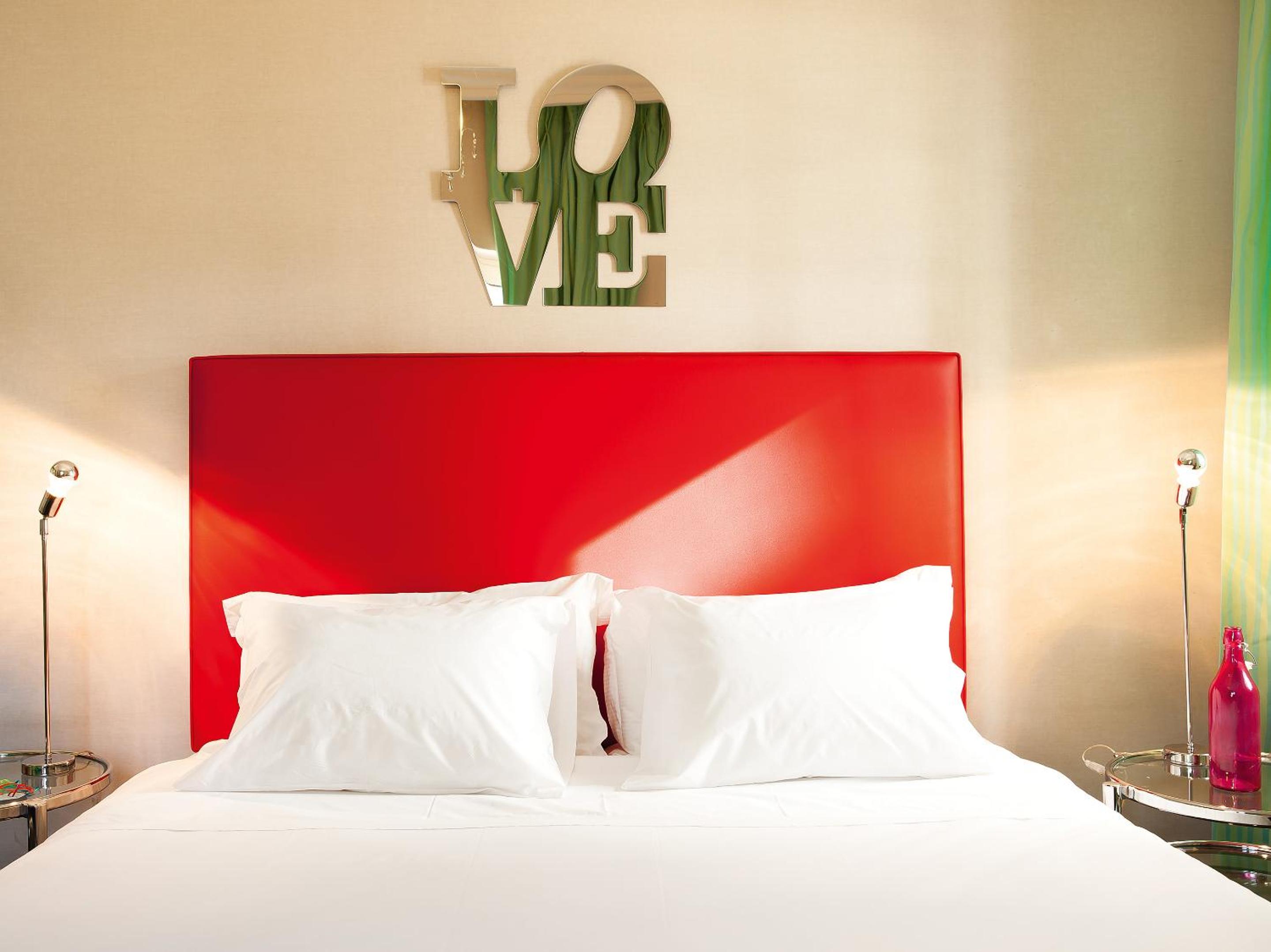 Graffiti Room - City View