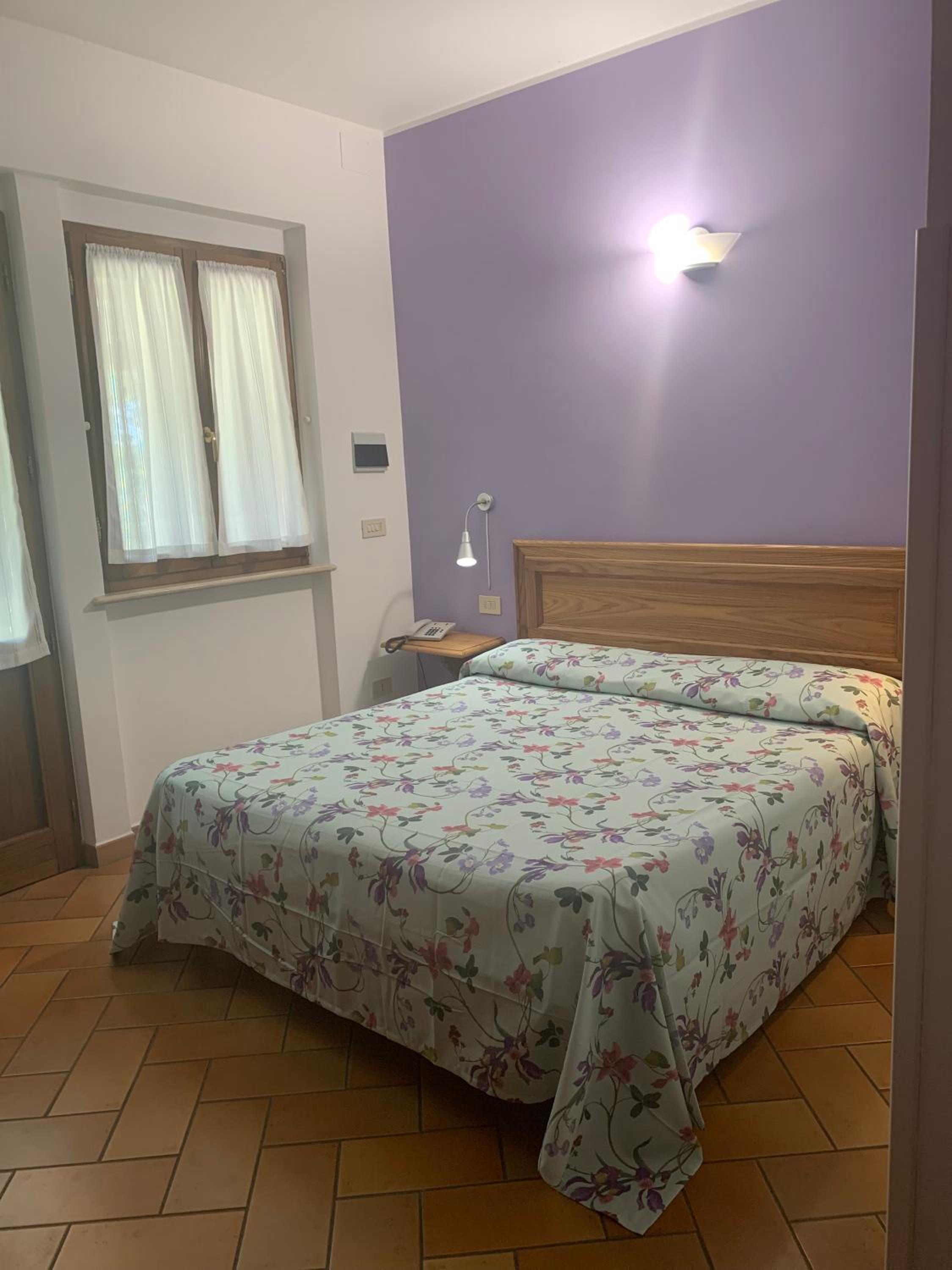 Standard Double or Twin Room - Photo 7