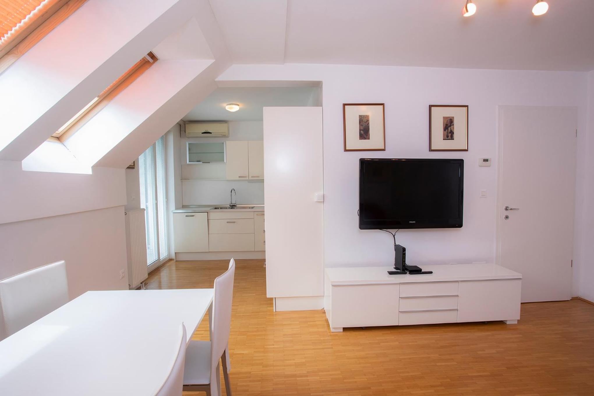 Apartment with Balcony for Adults only