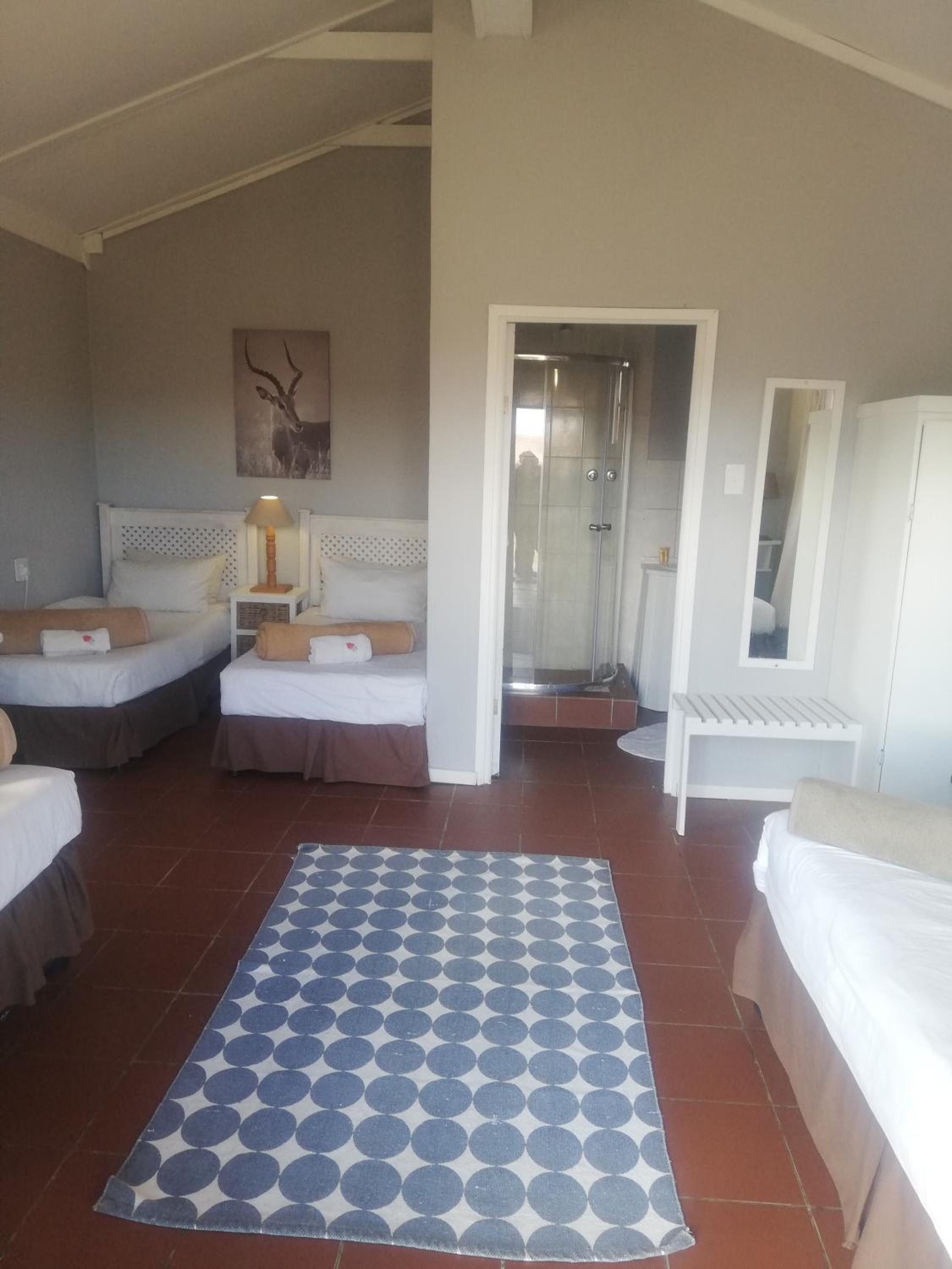 Quadruple Room with Garden View - Photo 5