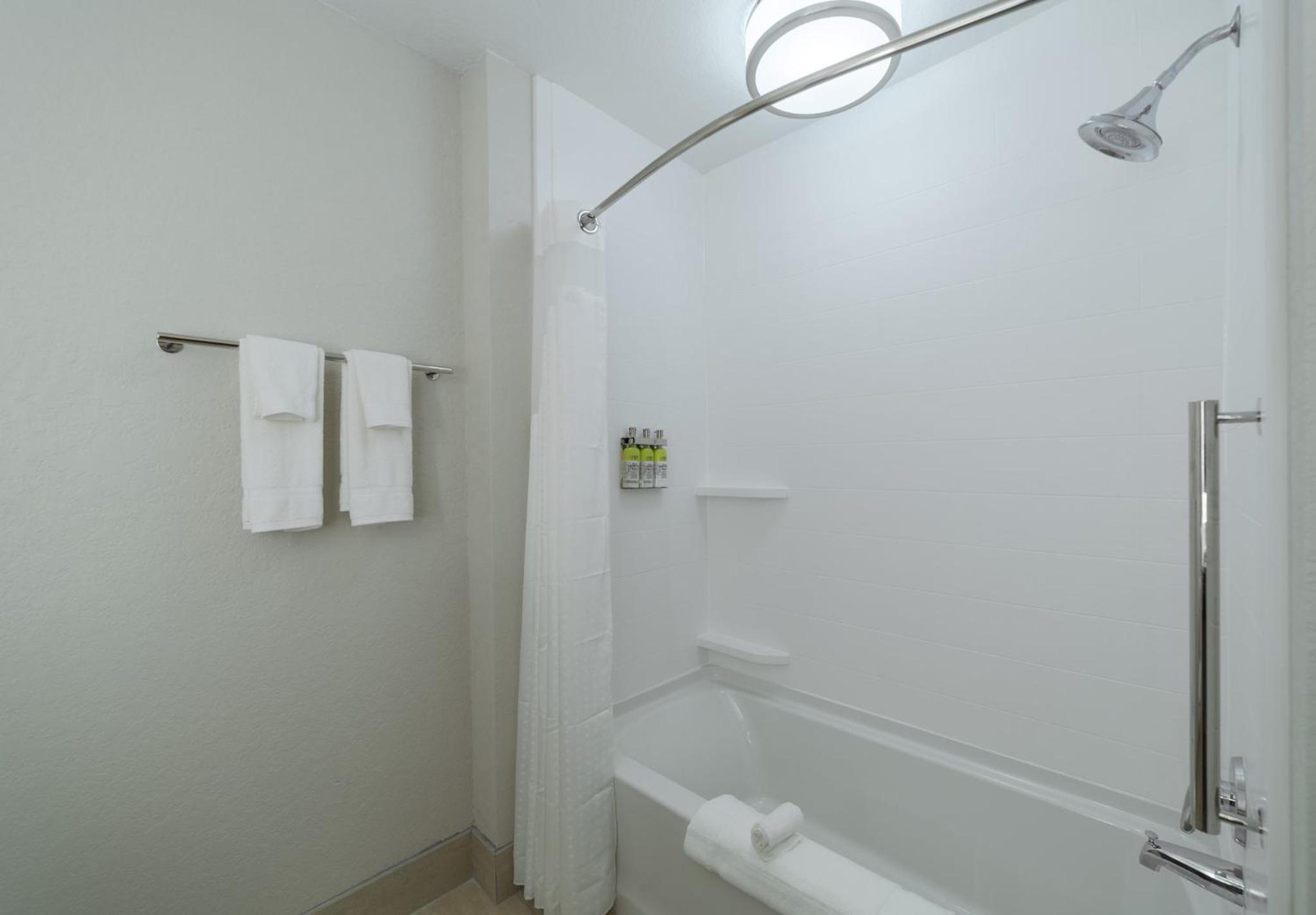 Standard King Room - Non-Smoking  photo 3