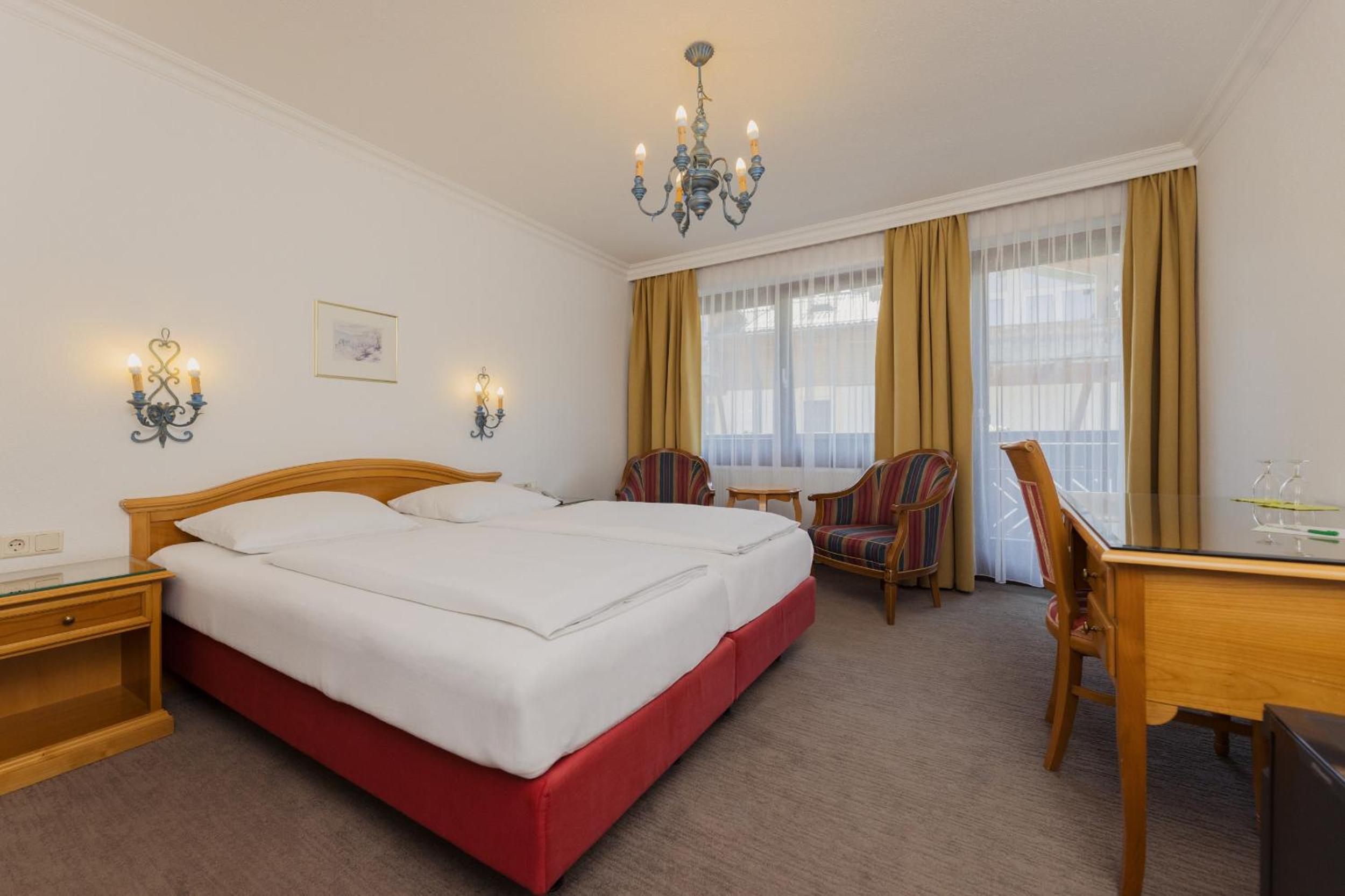 Deluxe Double or Twin Room photo 3