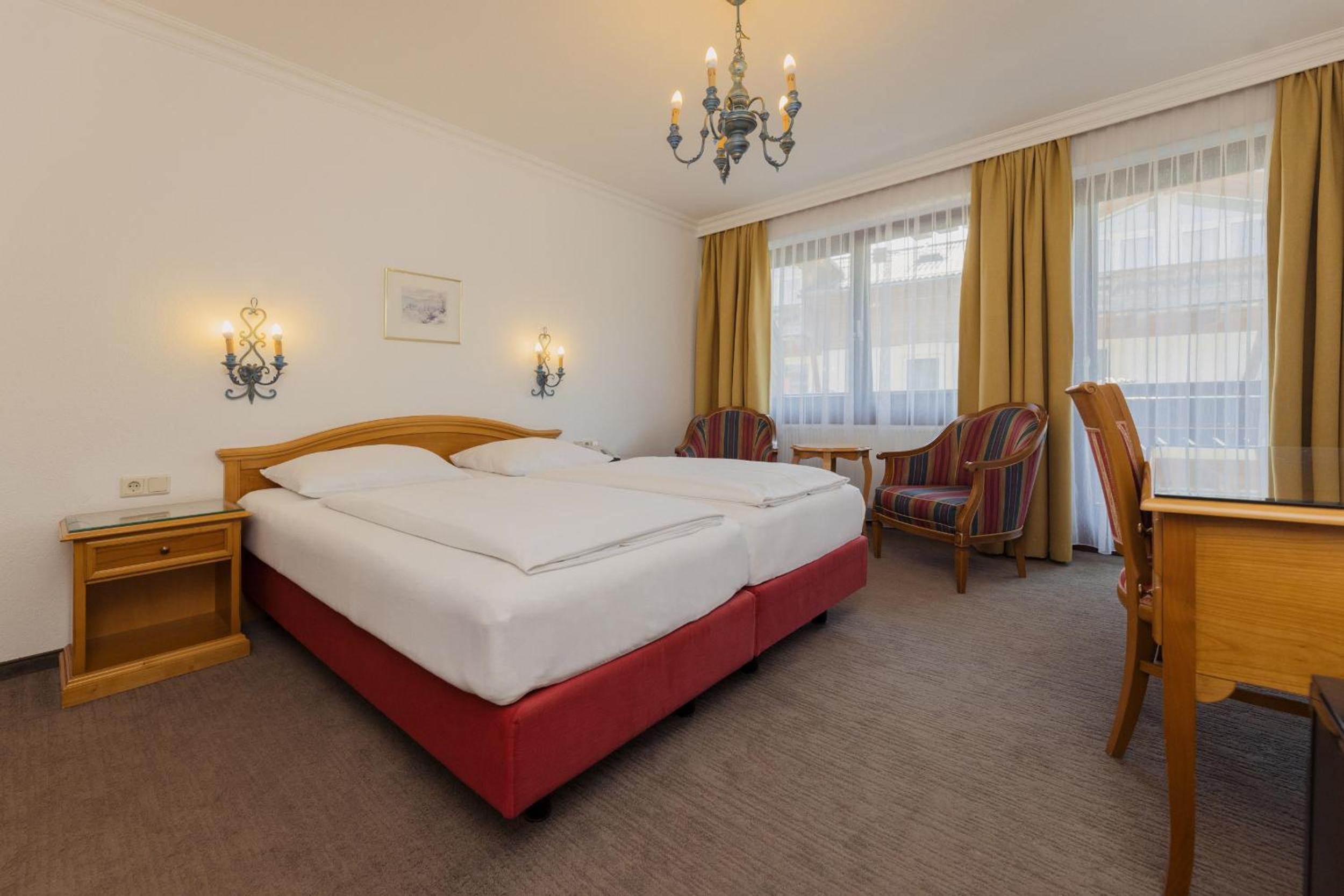 Deluxe Double or Twin Room photo 2