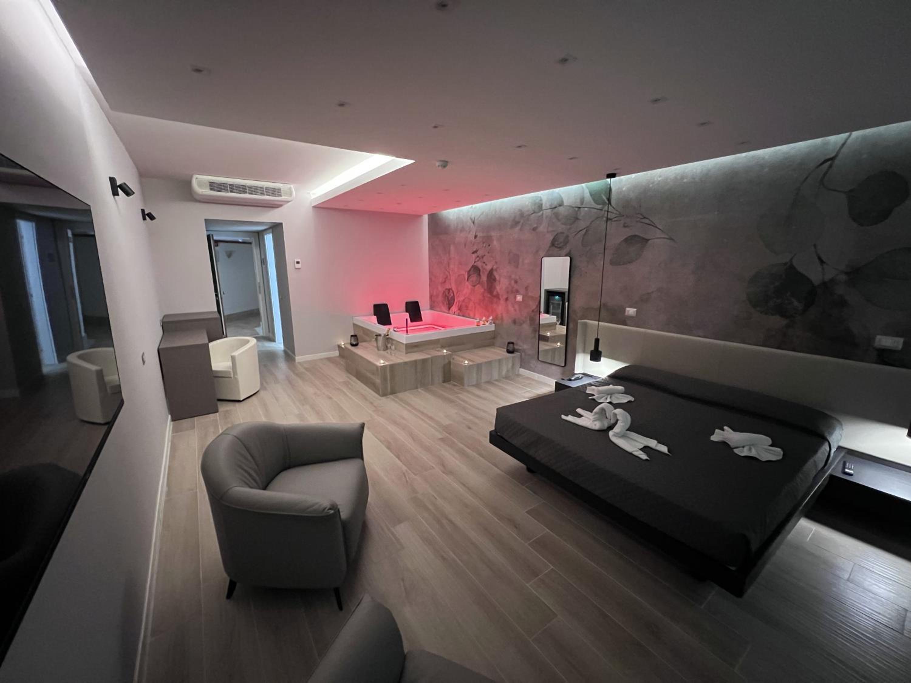 Deluxe Suite with Spa Bath