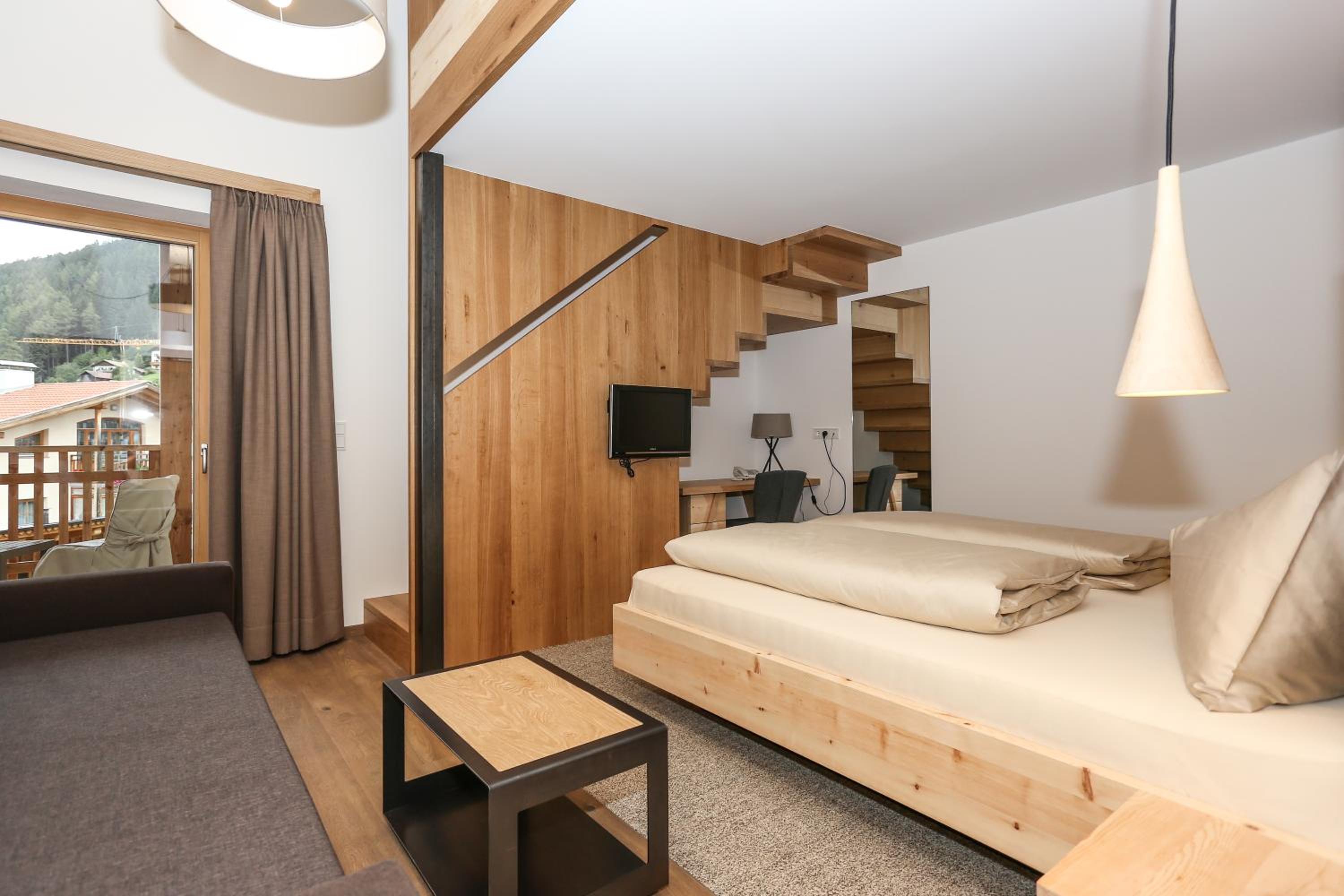 Deluxe Double Room with Balcony - Photo 5