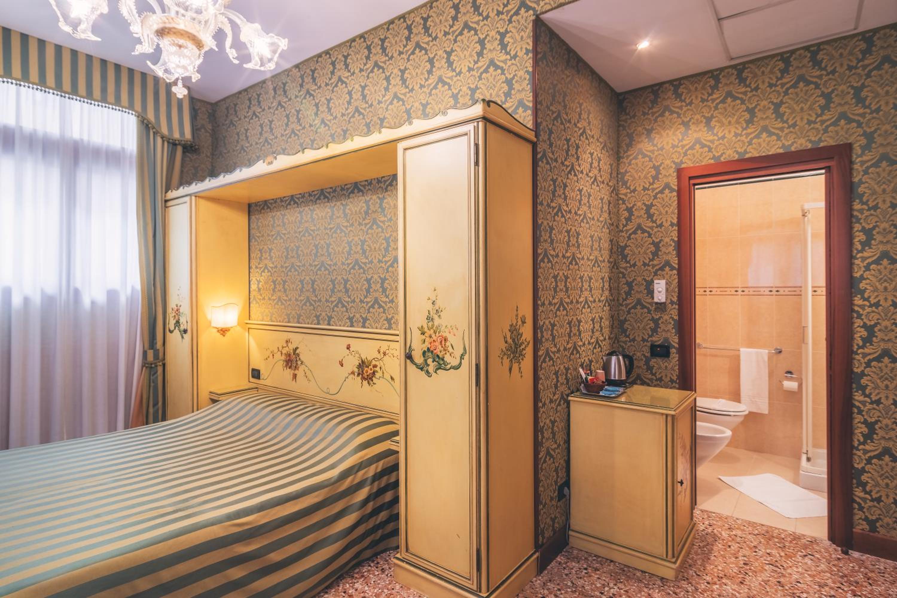 Standard Double or Twin Room photo 1