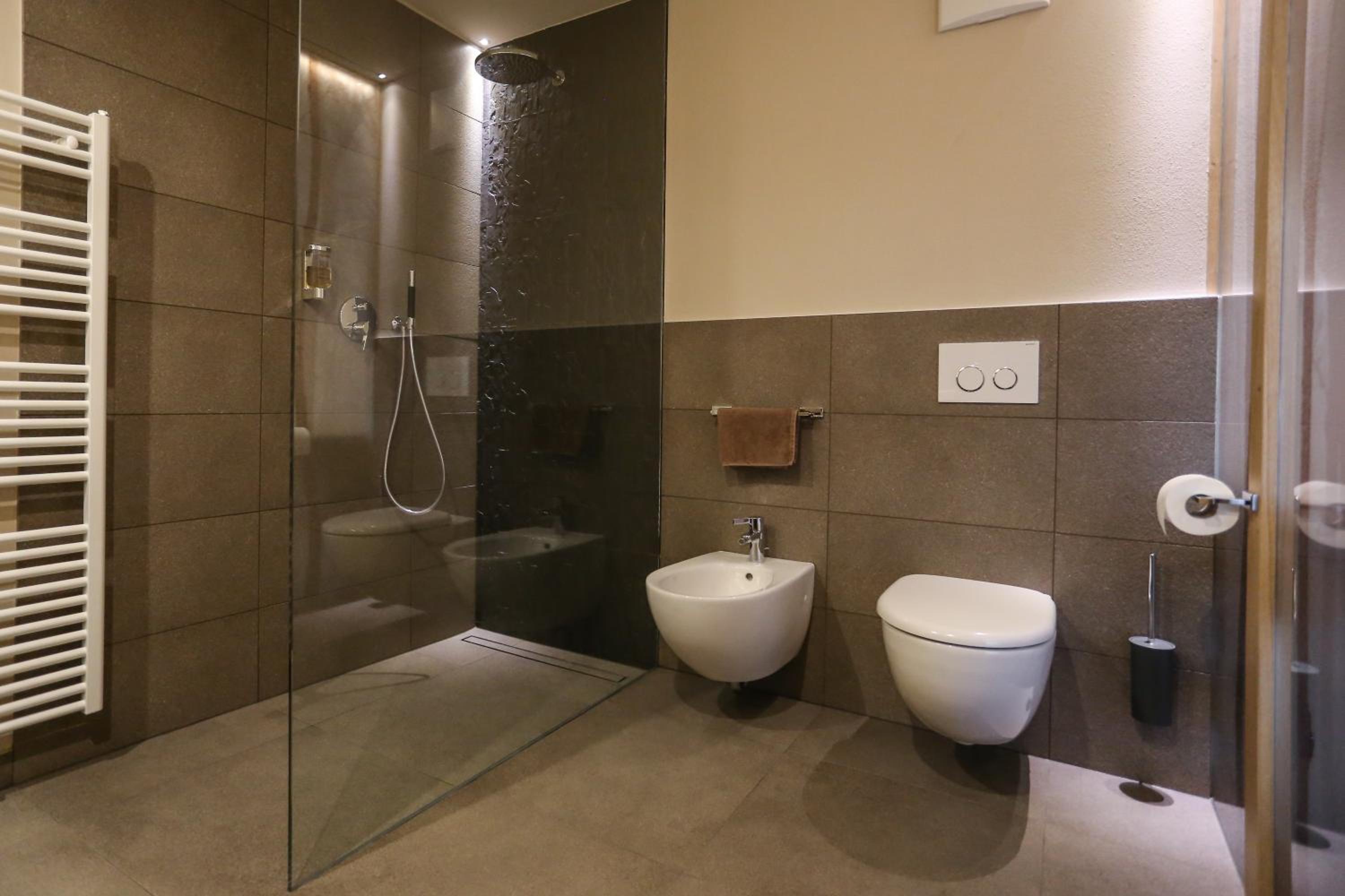 Standard Double Room with Balcony - Photo 2