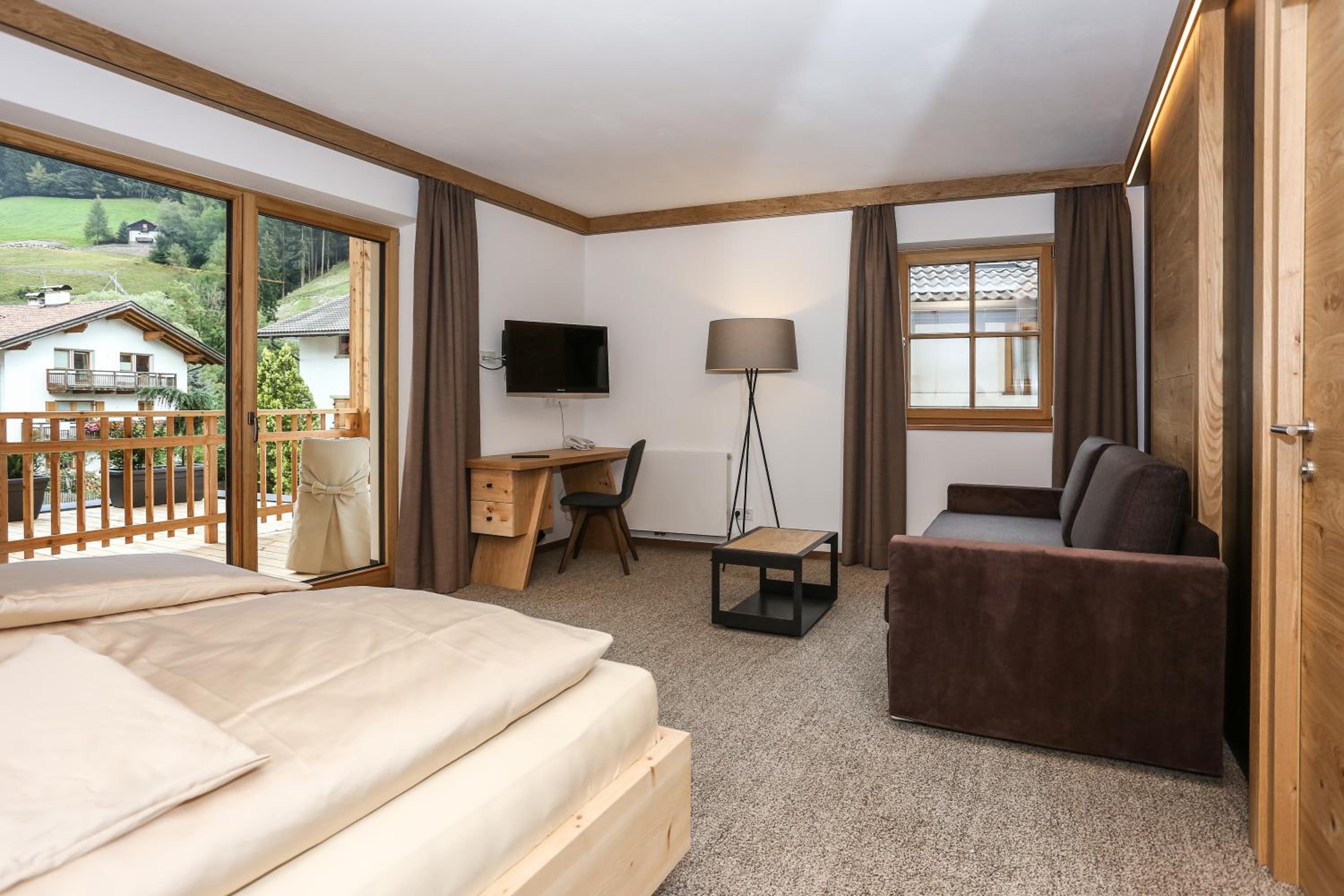 Superior Double Room with Balcony - Photo 8