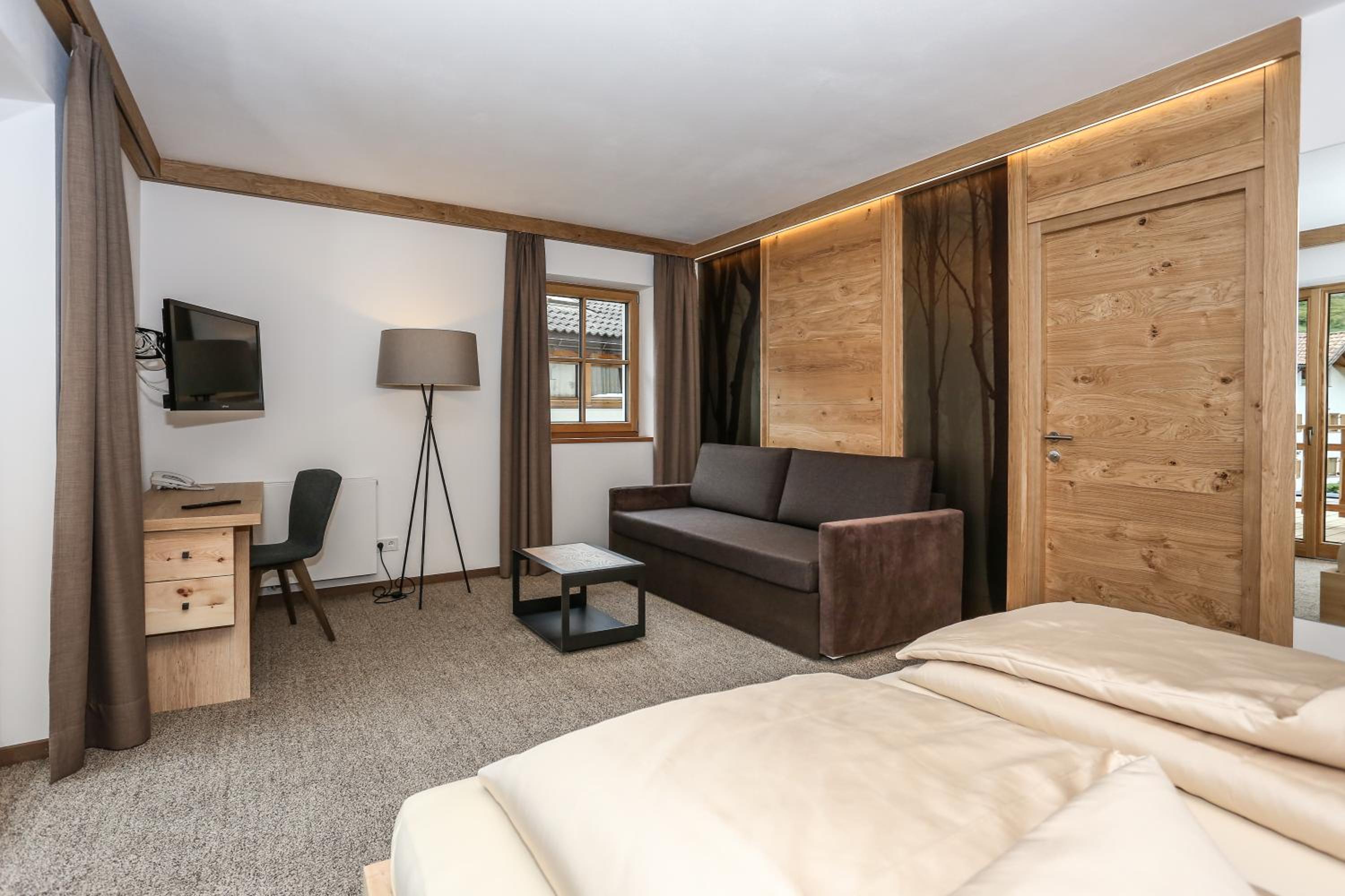 Superior Double Room with Balcony - Photo 9