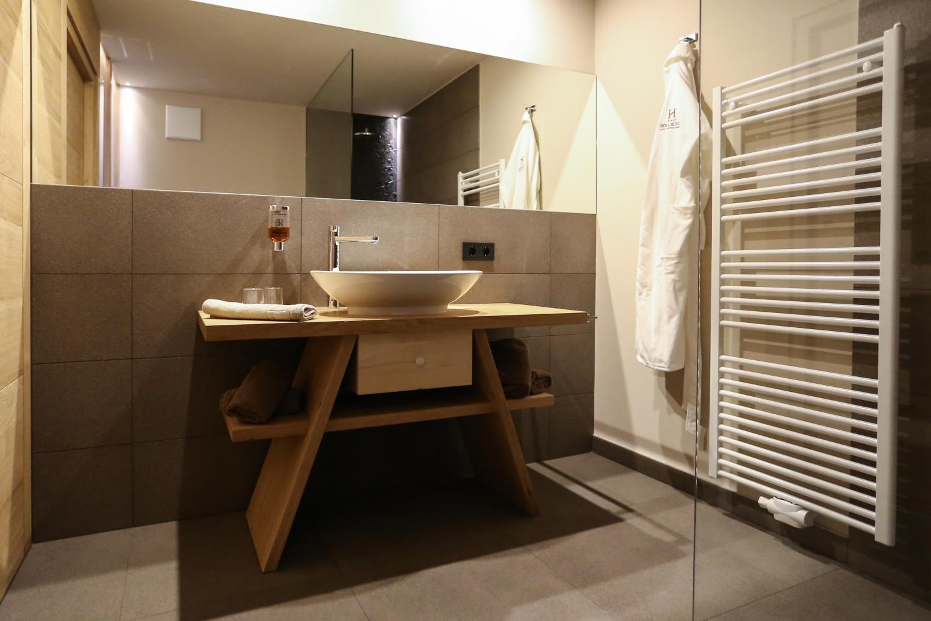 Standard Double Room with Balcony - Photo 5