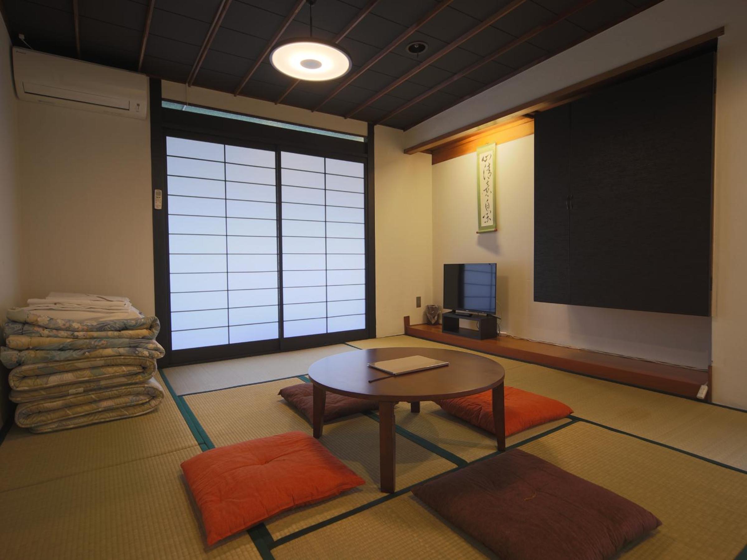 Quadruple Room with Shared Bathroom photo 2