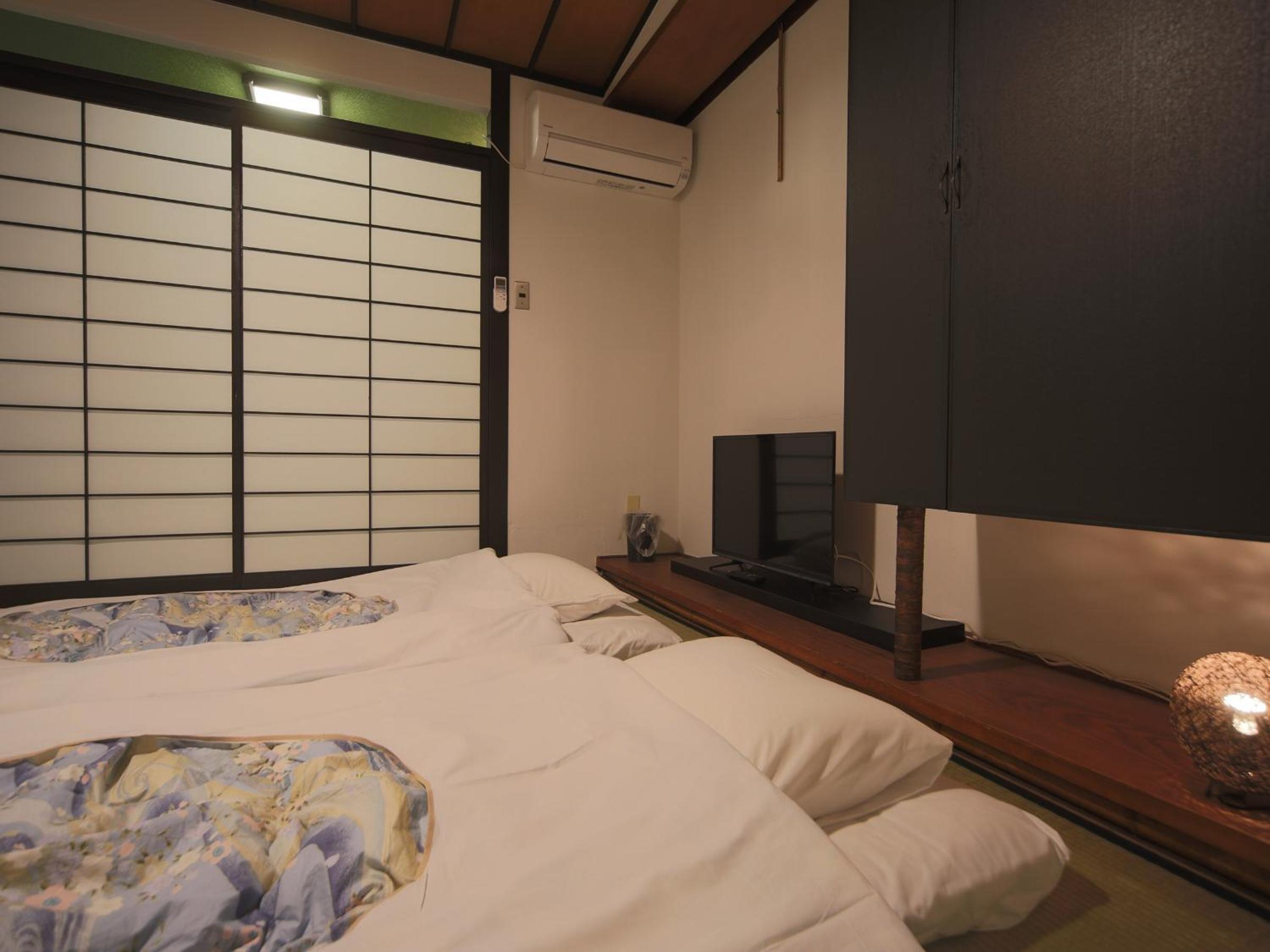 Quadruple Room with Shared Bathroom photo 3