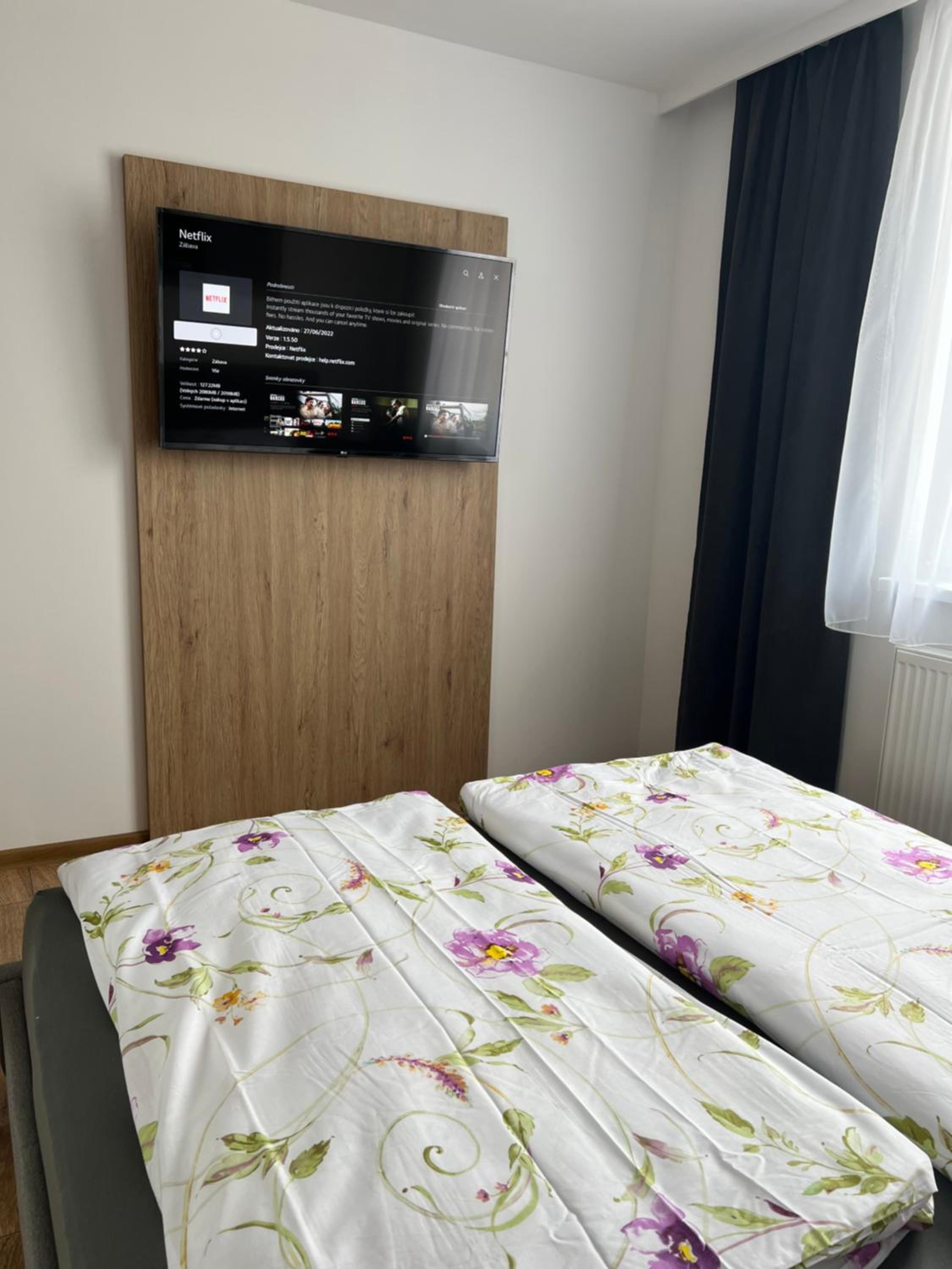 Two-Bedroom Apartment - Photo 2