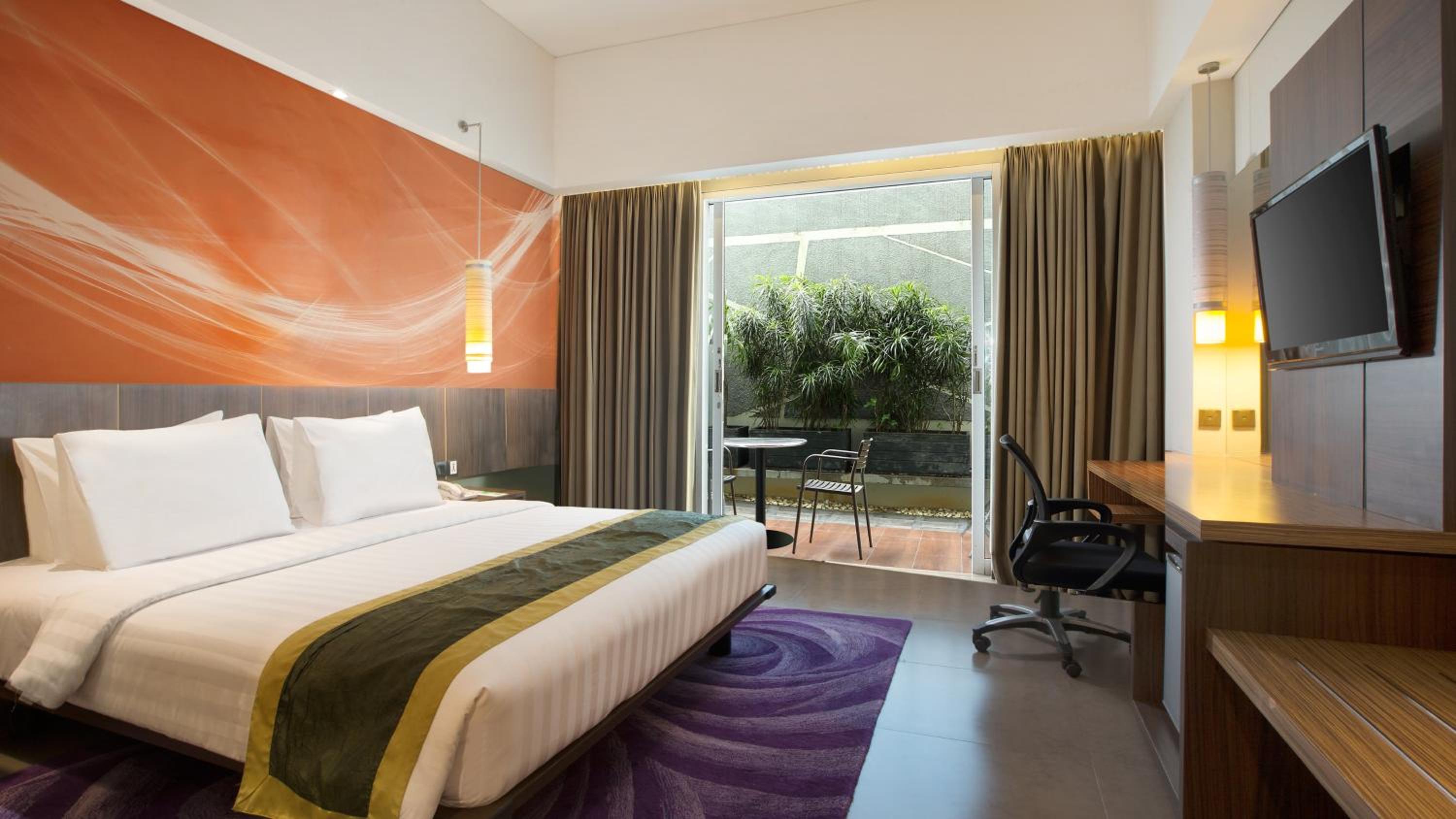 Standard Queen Room with Terrace Access - Smoking - Photo 2
