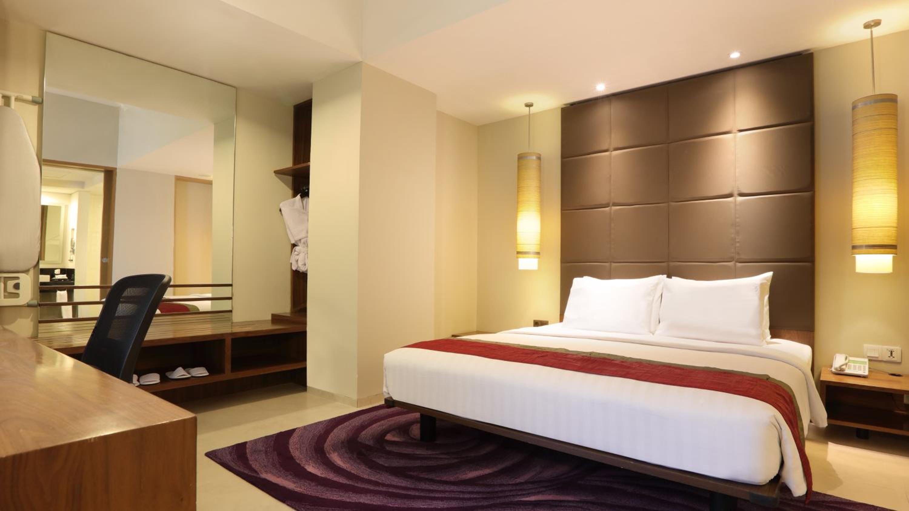 King Suite - Photo 11