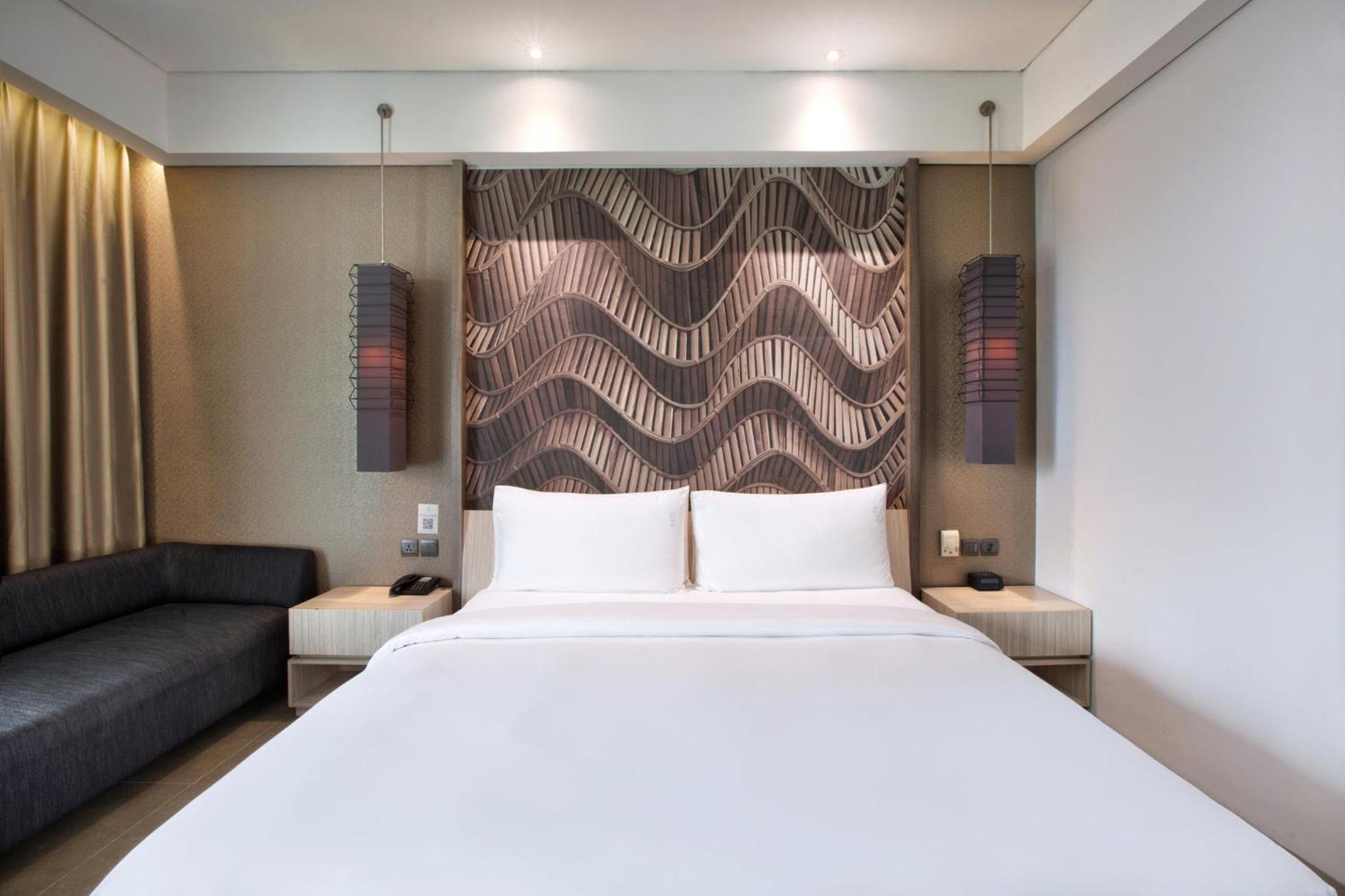 Premium King Room - Photo 8