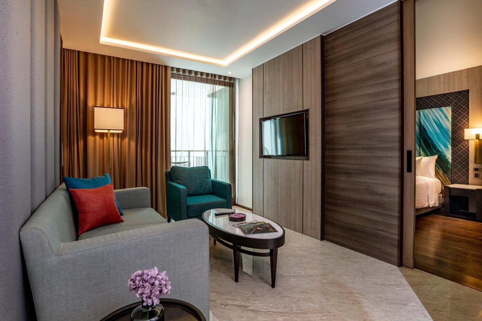 One-Bedroom Suite - Photo 5