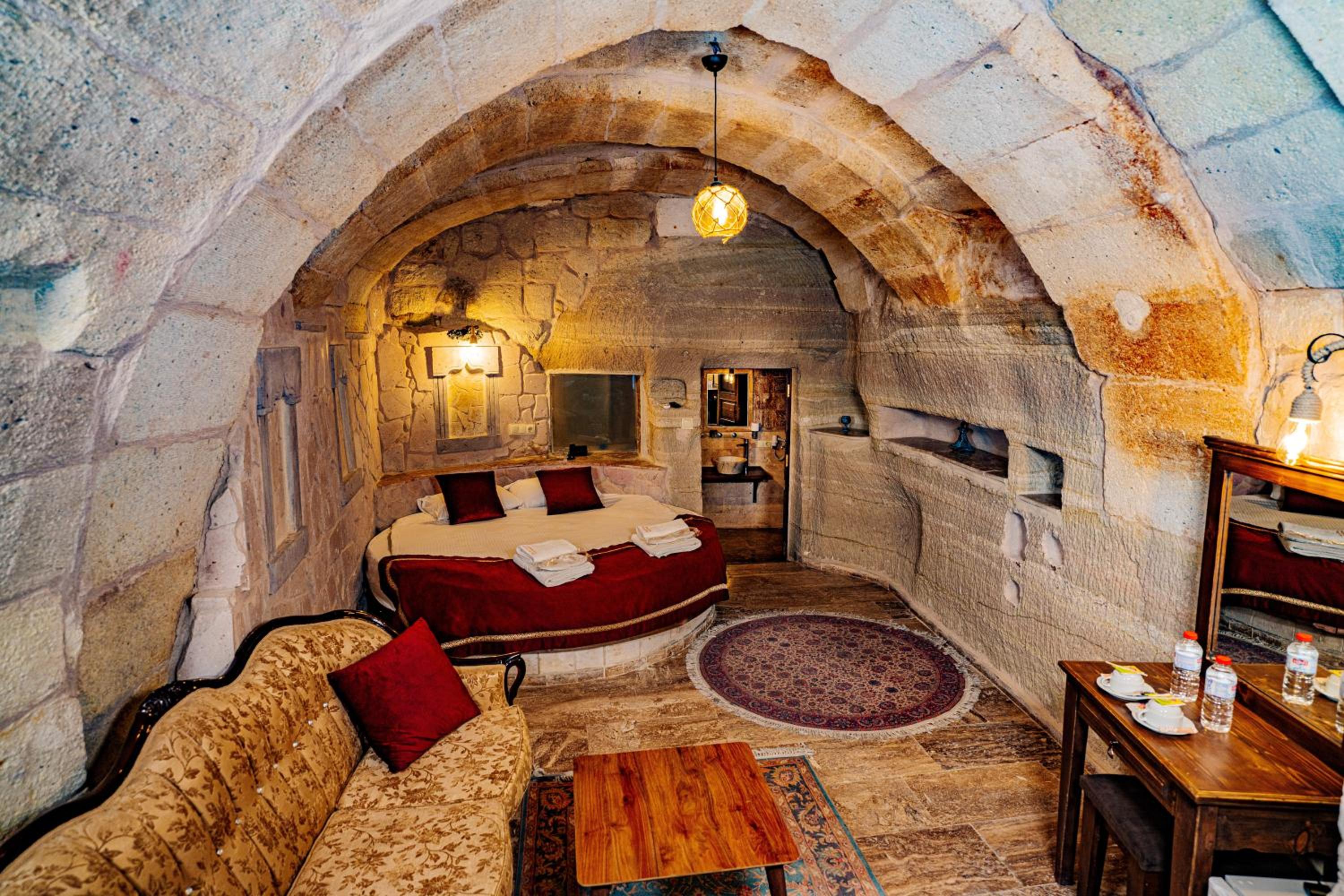 Deluxe Double Room with Bath - Photo 1