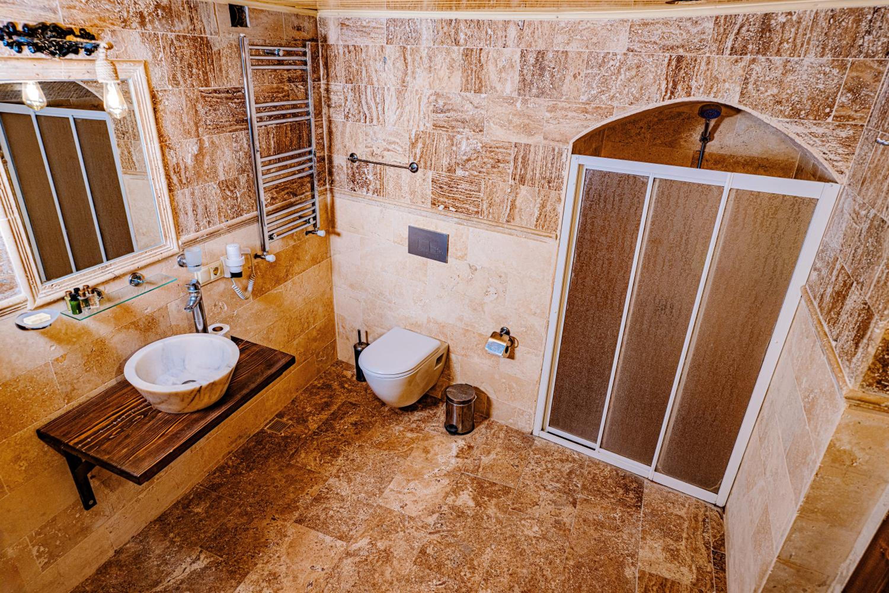 Deluxe Double Room with Bath - Photo 6