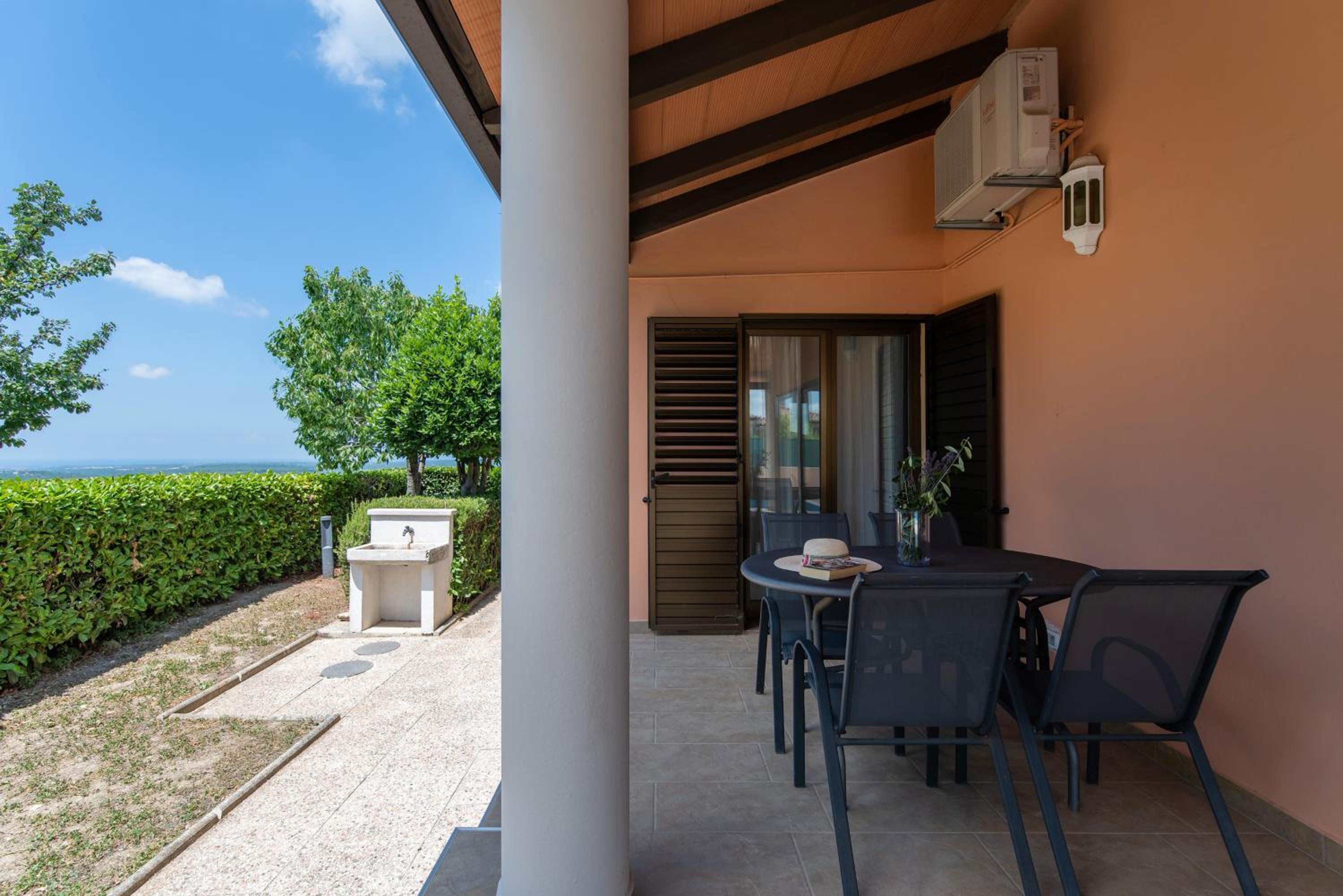 Three-Bedroom Villa photo 2