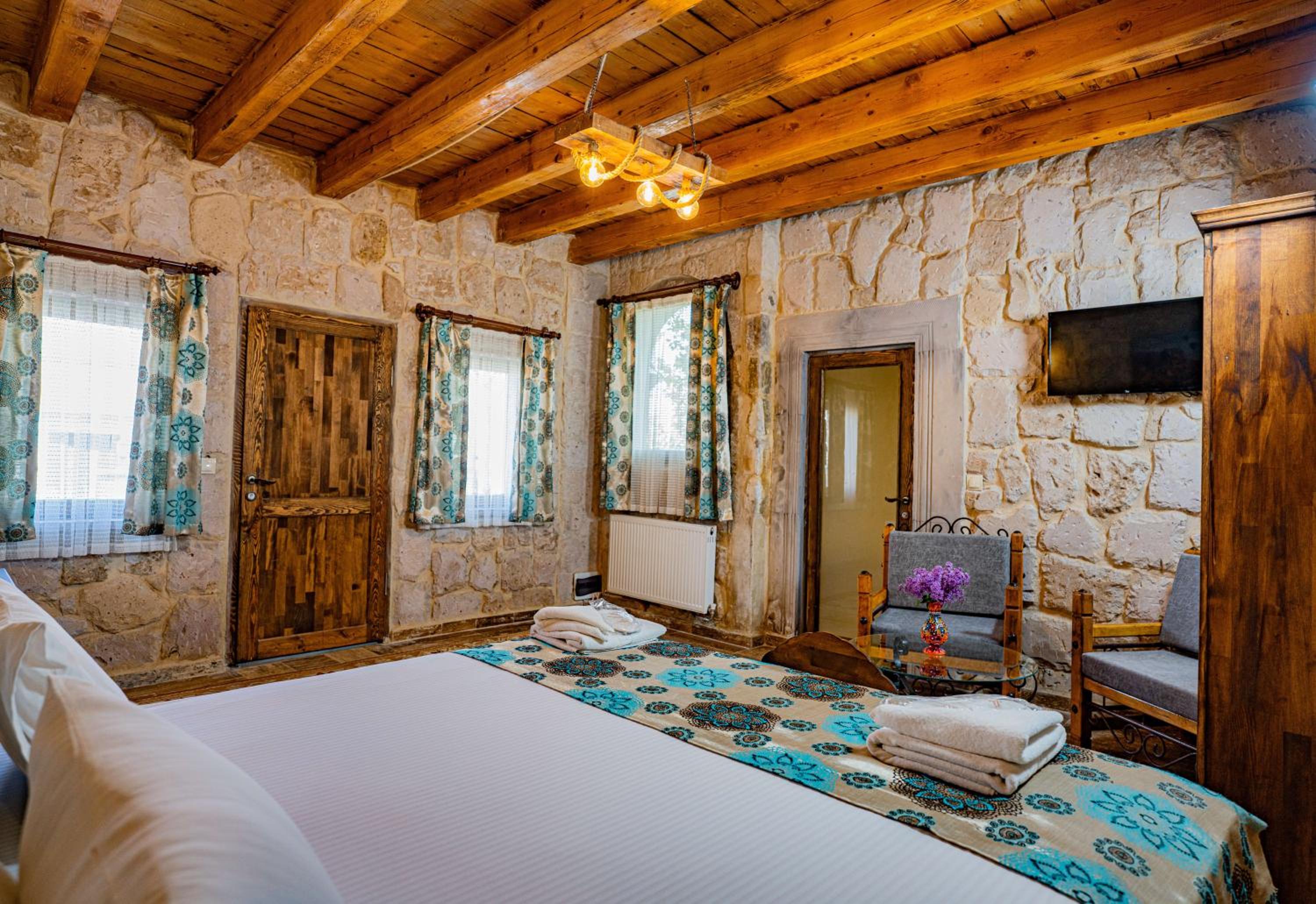 Superior Suite - Photo 5