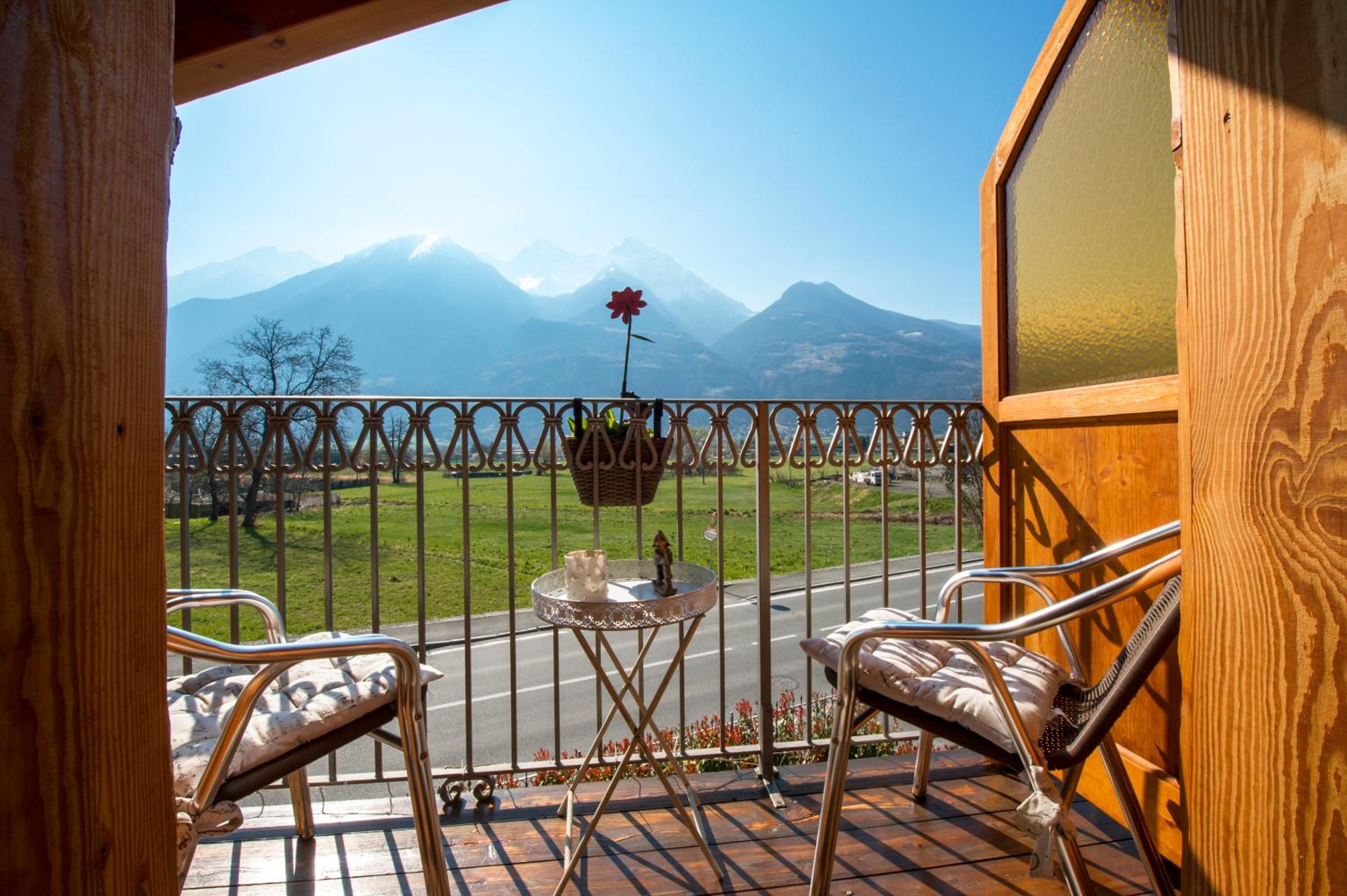 King Room with Mountain View photo 3