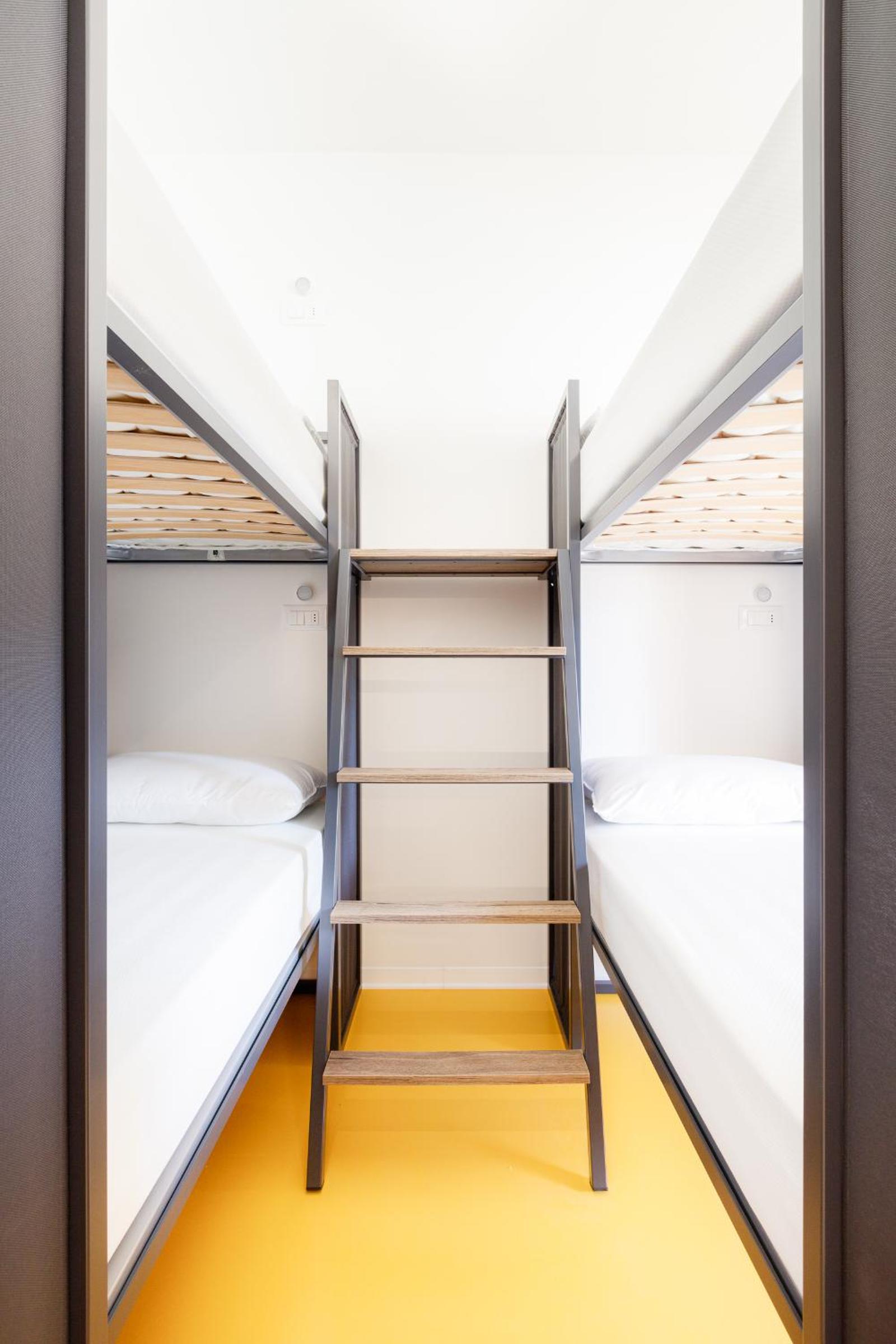 Bunk Bed in 14-Bed Mixed Dormitory Room