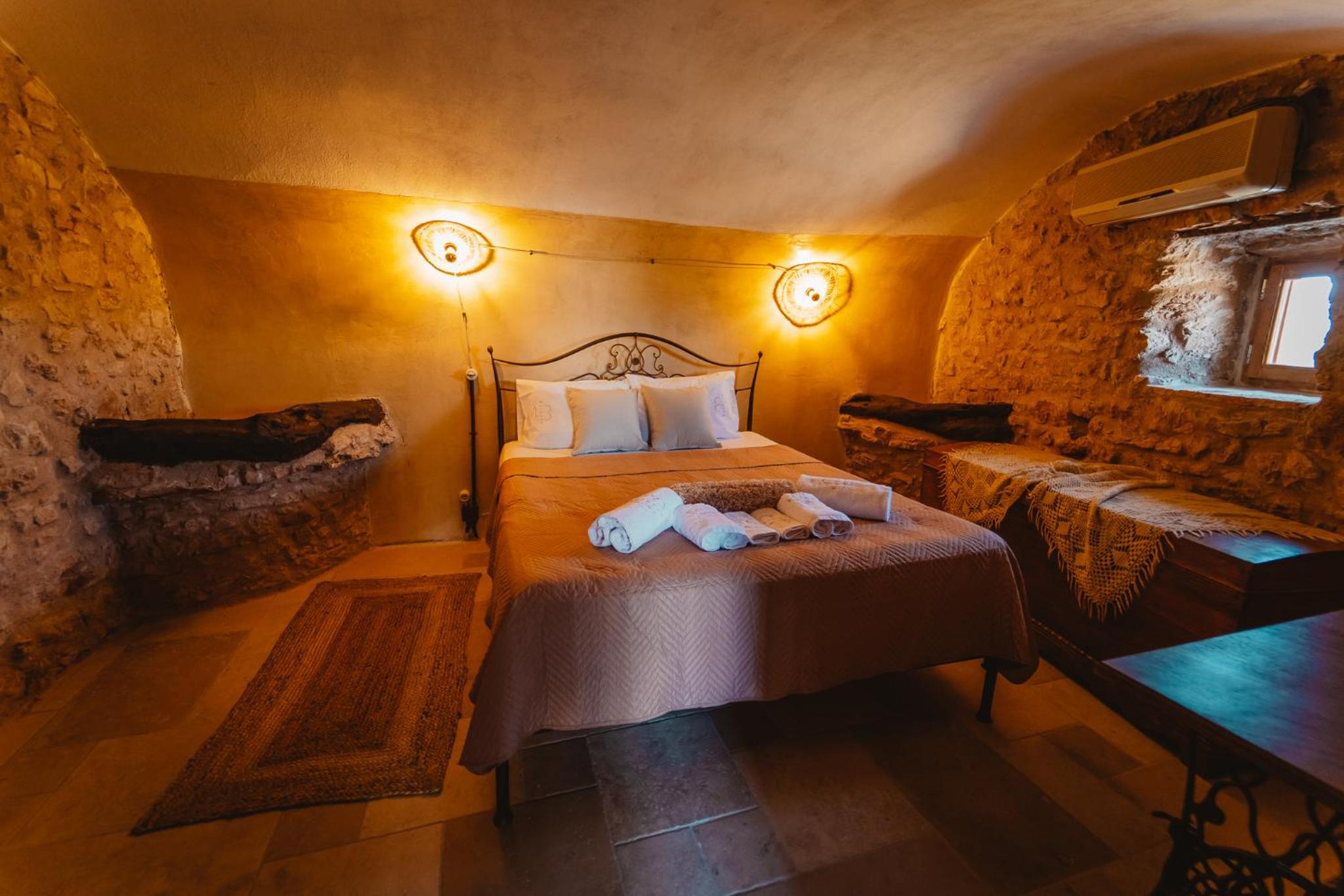 Deluxe King Suite photo 2