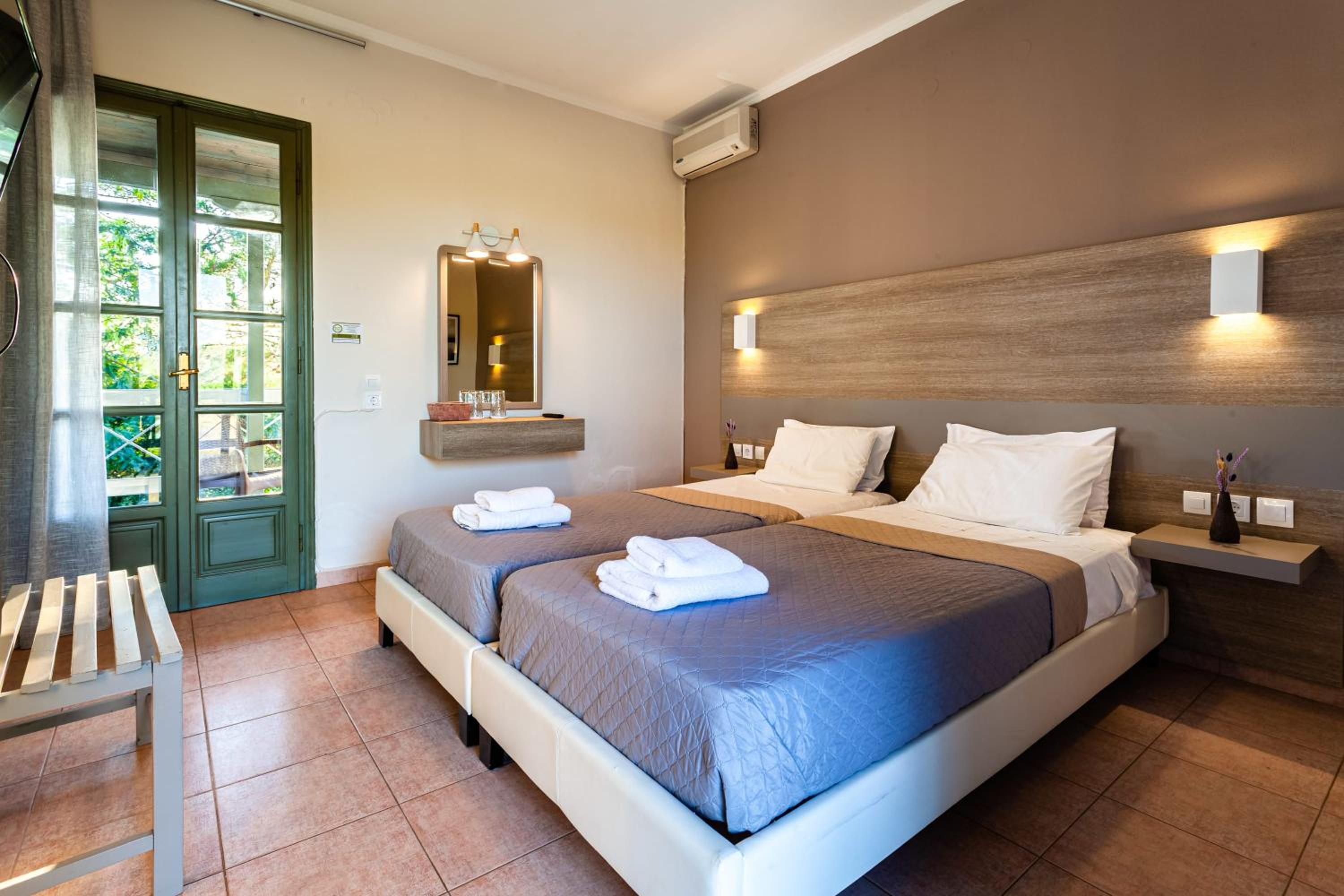 Twin Room - Photo 17