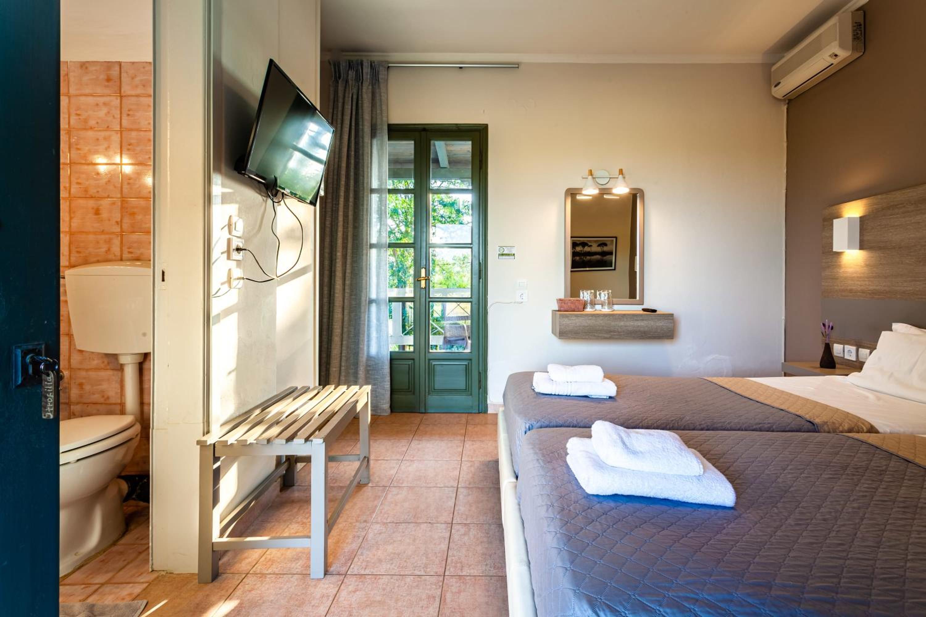 Twin Room - Photo 18