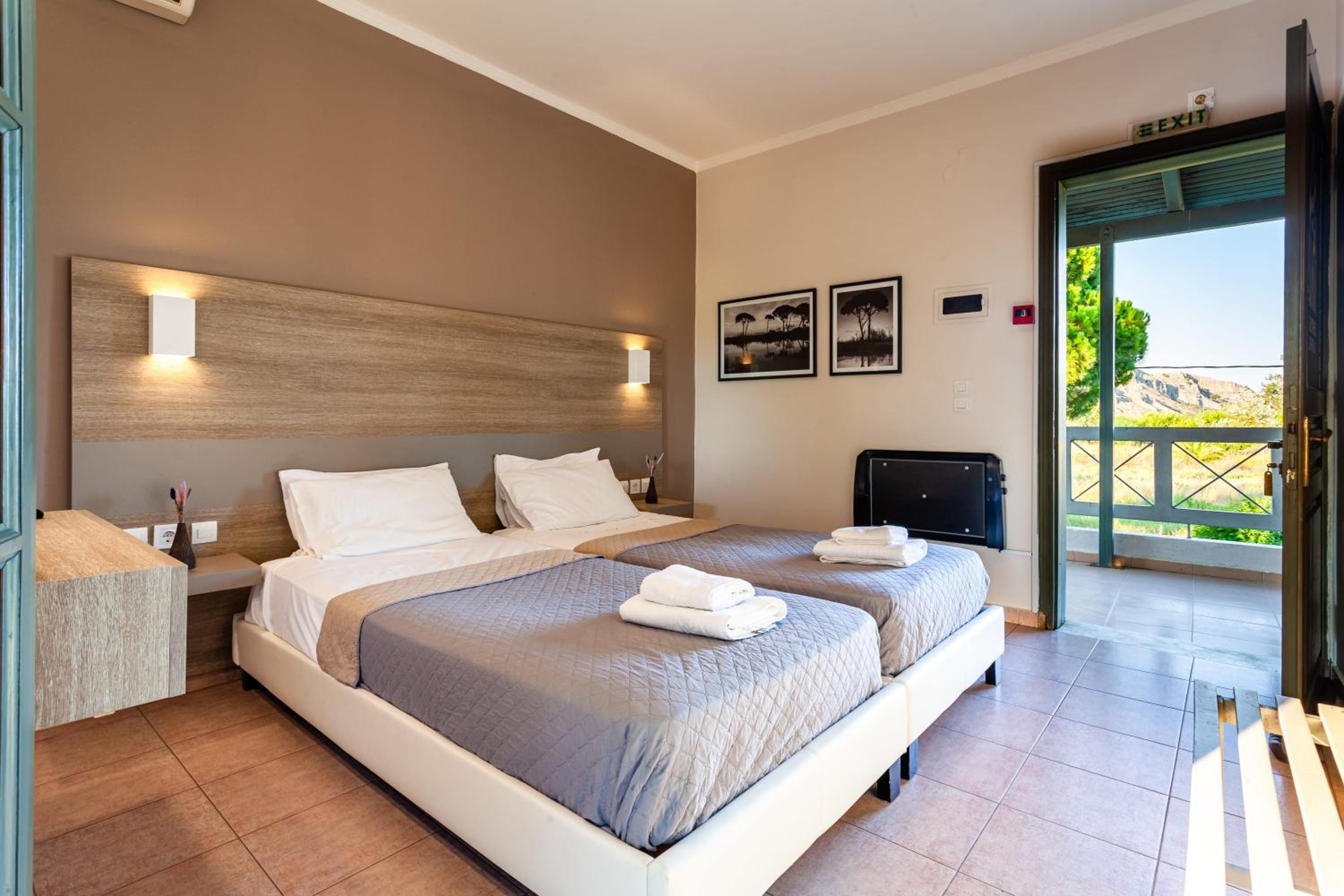 Twin Room - Photo 16