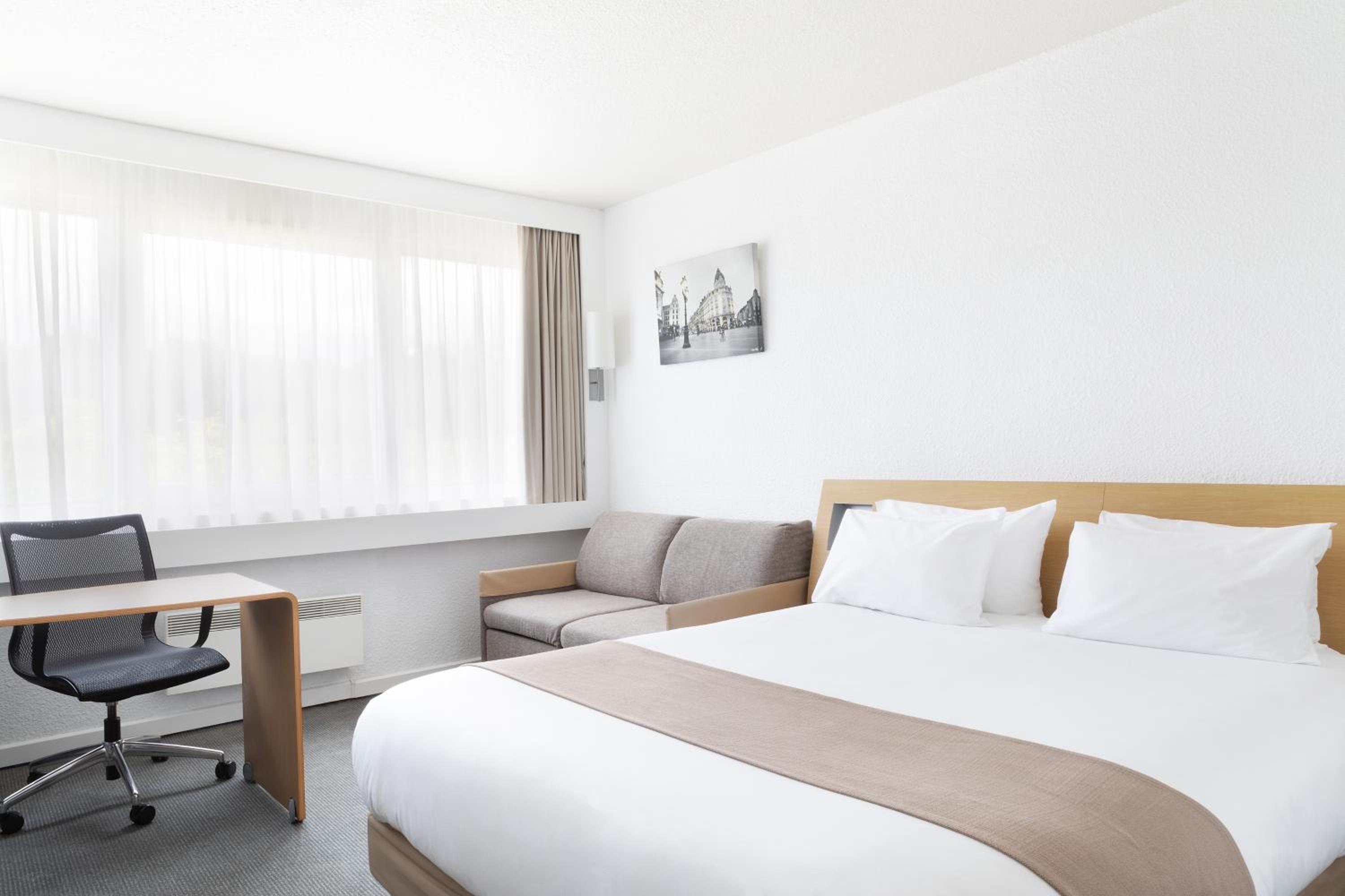 Twin Room with Sofa Bed - Photo 2