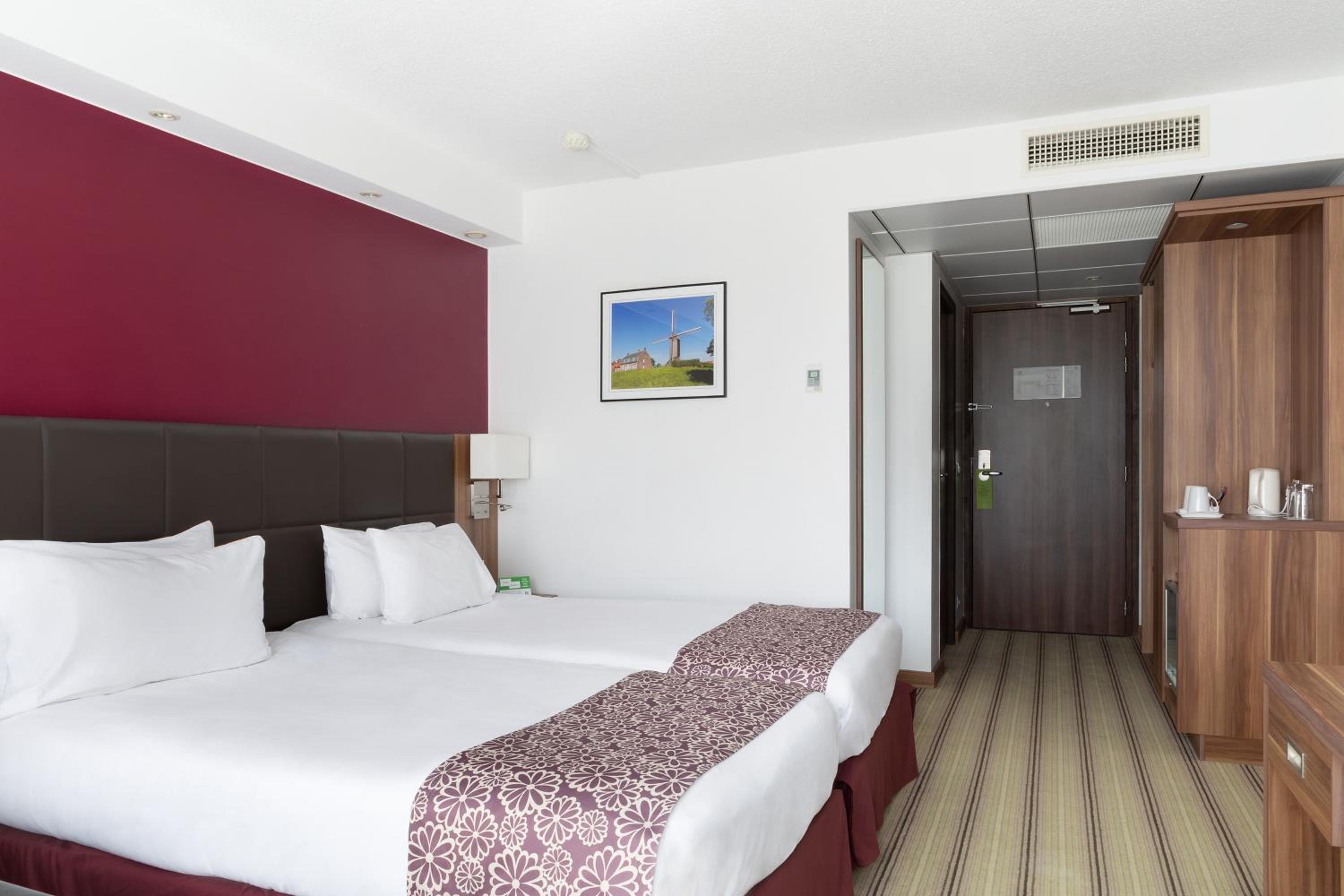 Twin Room with Sofa Bed - Non-Smoking - Photo 10