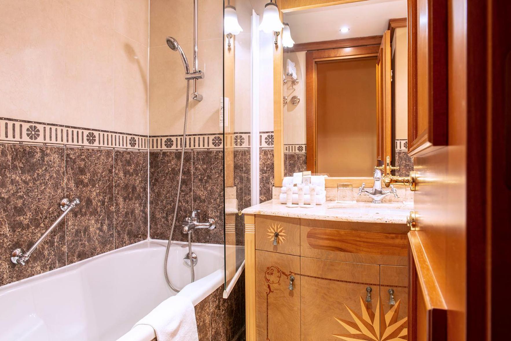 Triple Room with Sea View - Photo 4