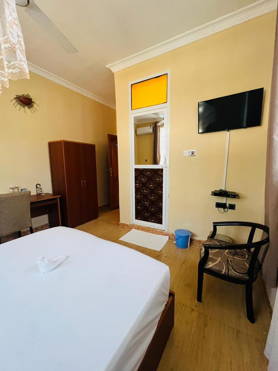 Standard Double Room - Photo 1