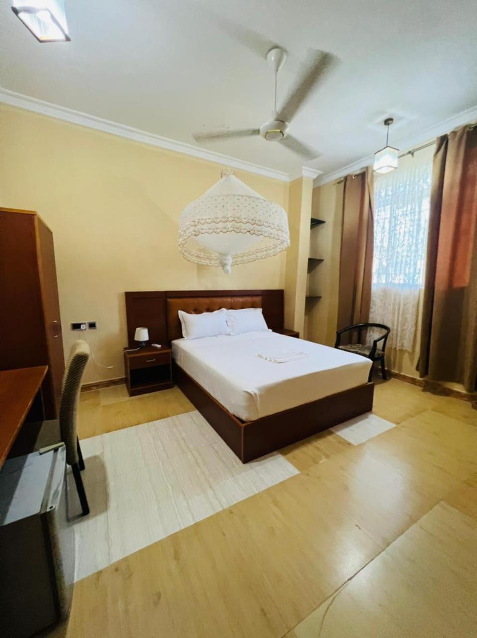 Standard Double Room - Photo 6
