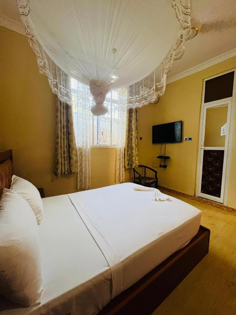 Standard Double Room - Photo 5