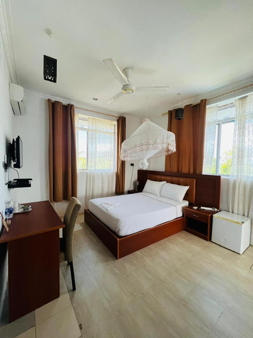 Standard Double Room - Photo 4