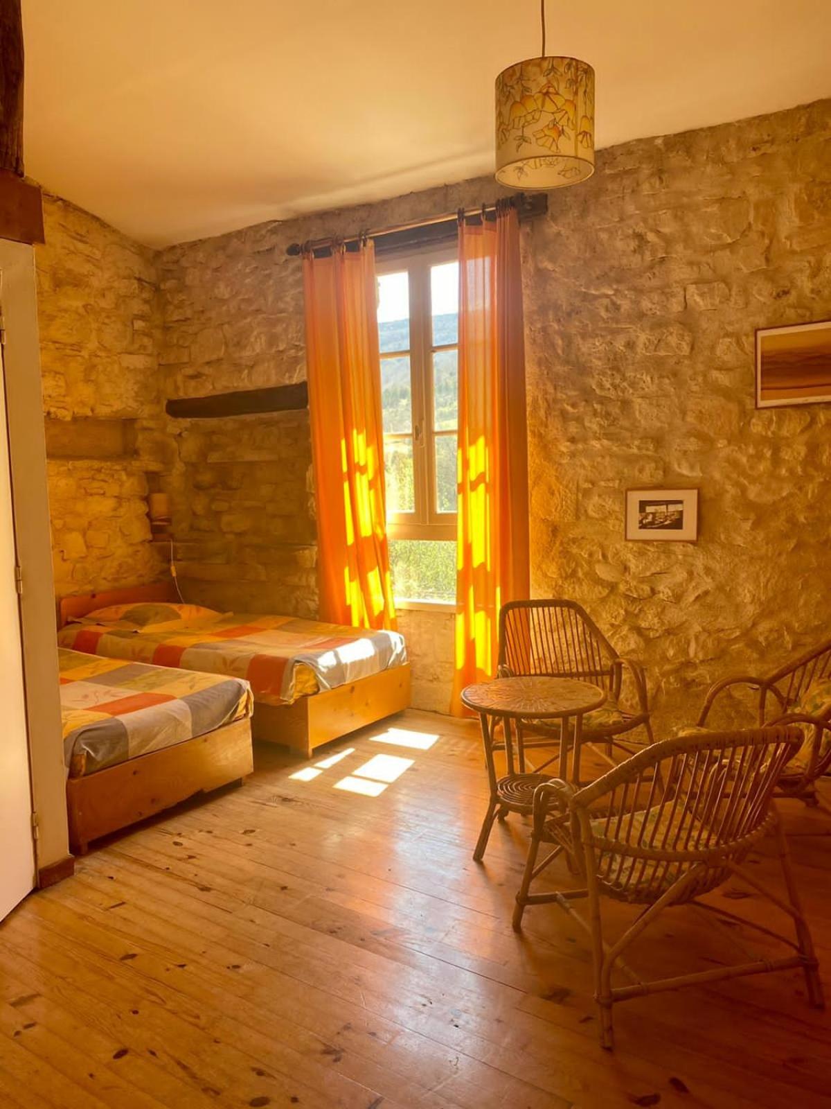 Double Room with Private Bathroom - Photo 3