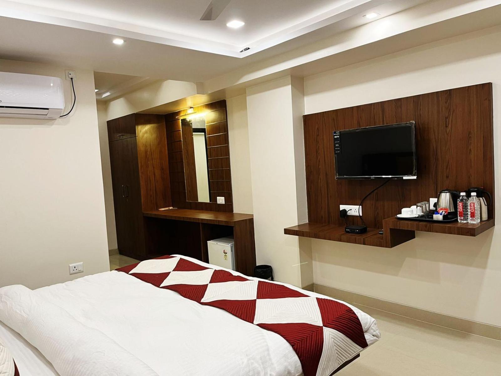 Standard Double Room - Photo 12