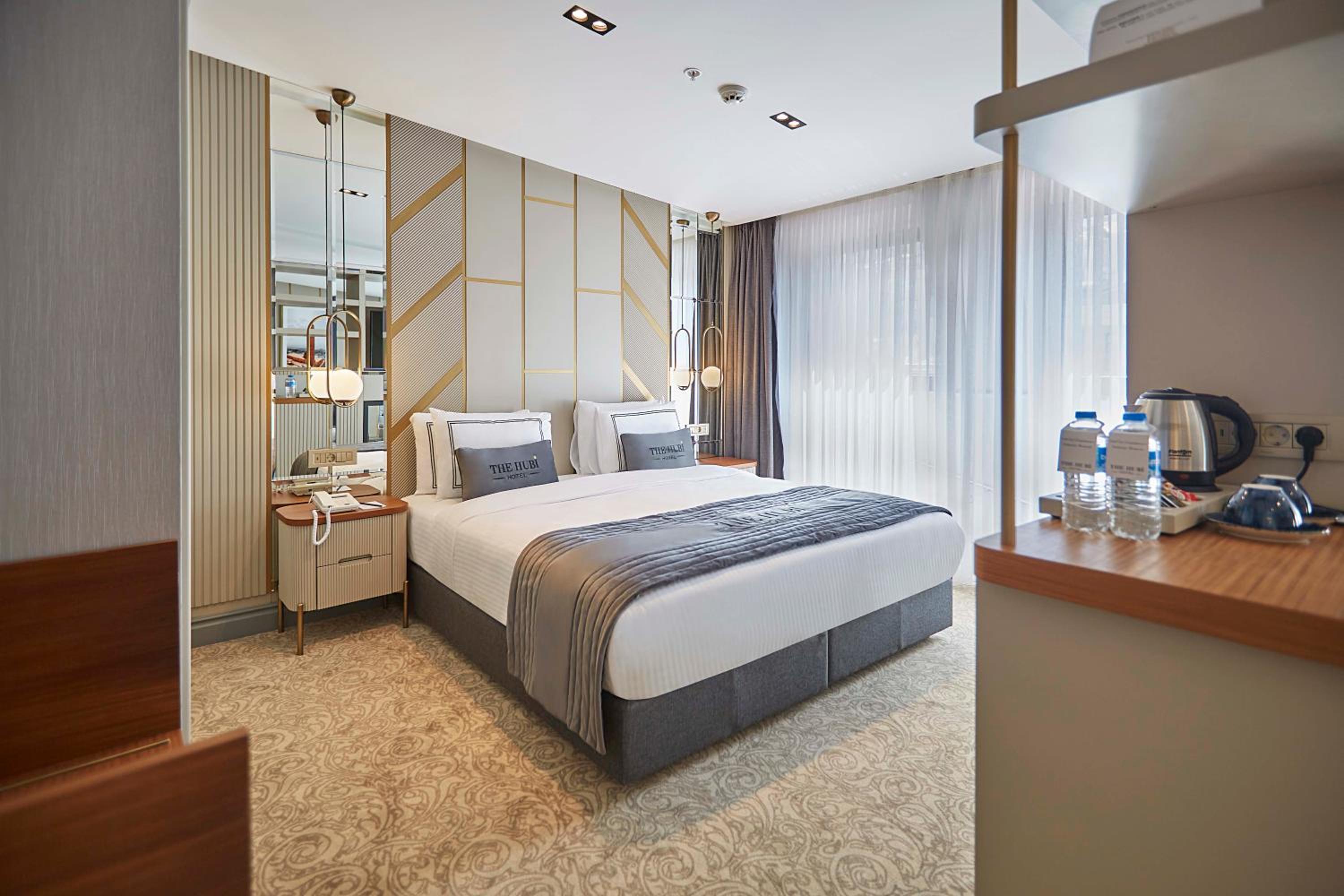 Deluxe King Suite photo 1