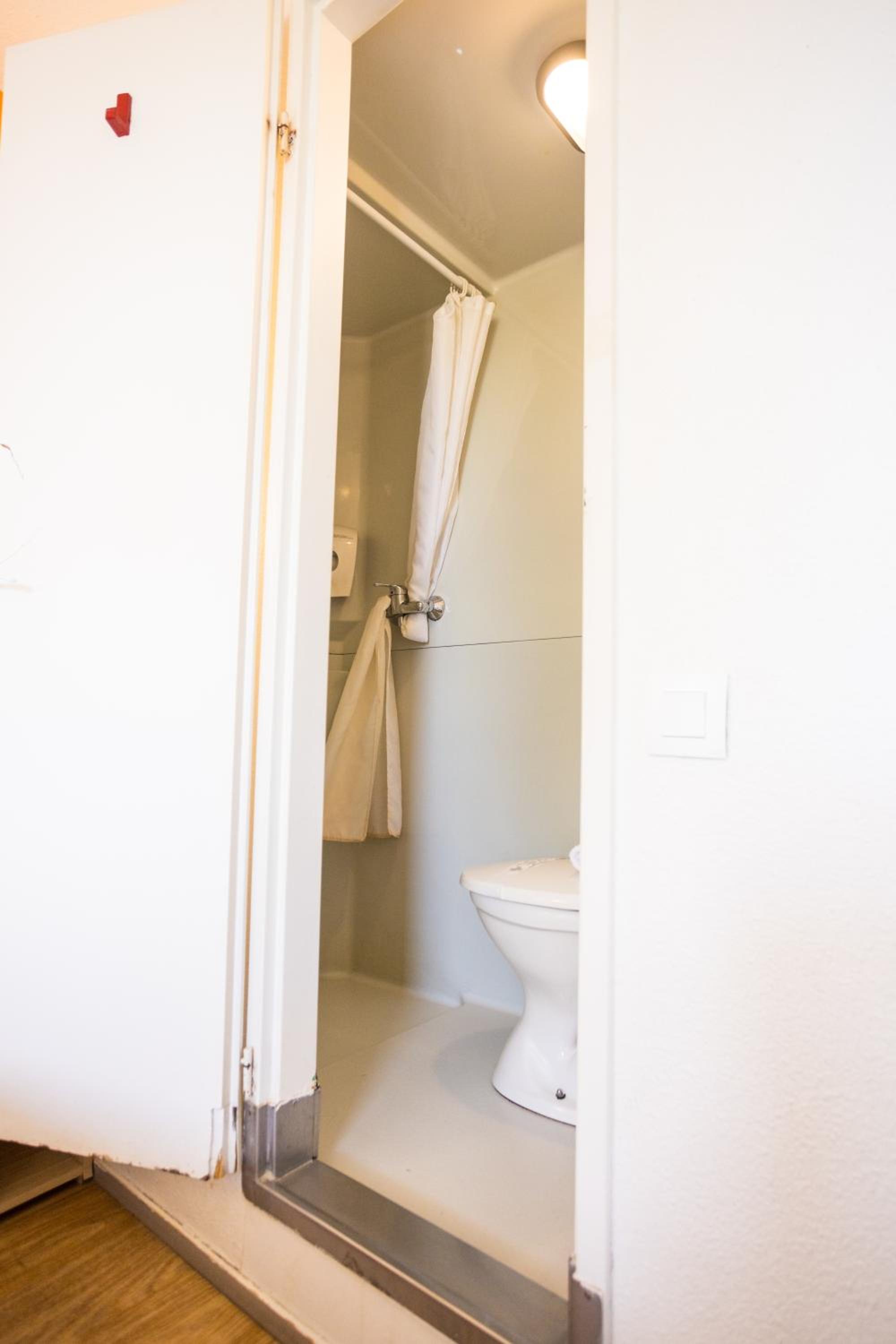 Twin Room - Photo 2