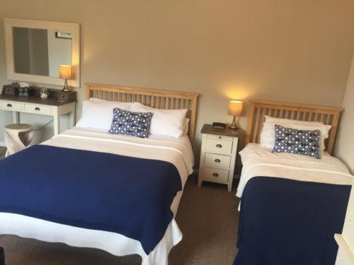 Double or Twin Room (dogs welcome)